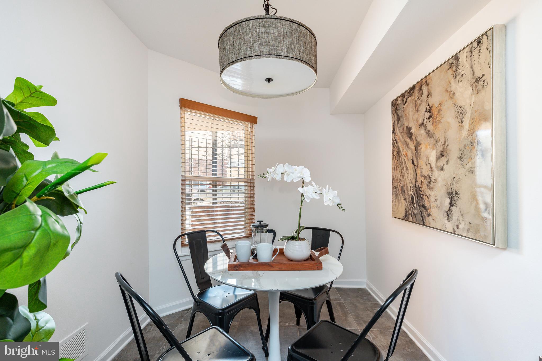 LOGAN SQUARE - Residential