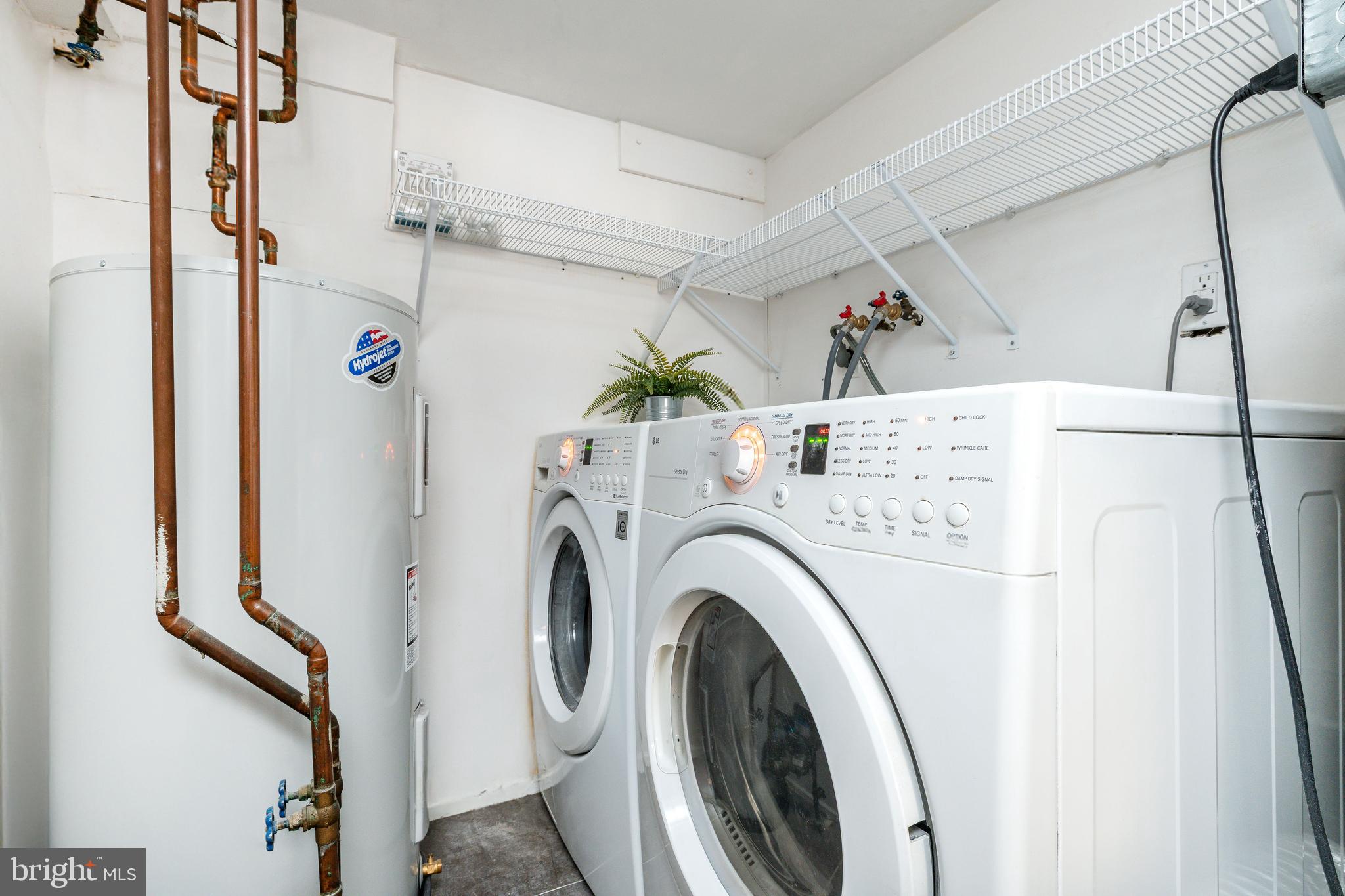 LOGAN SQUARE - Residential