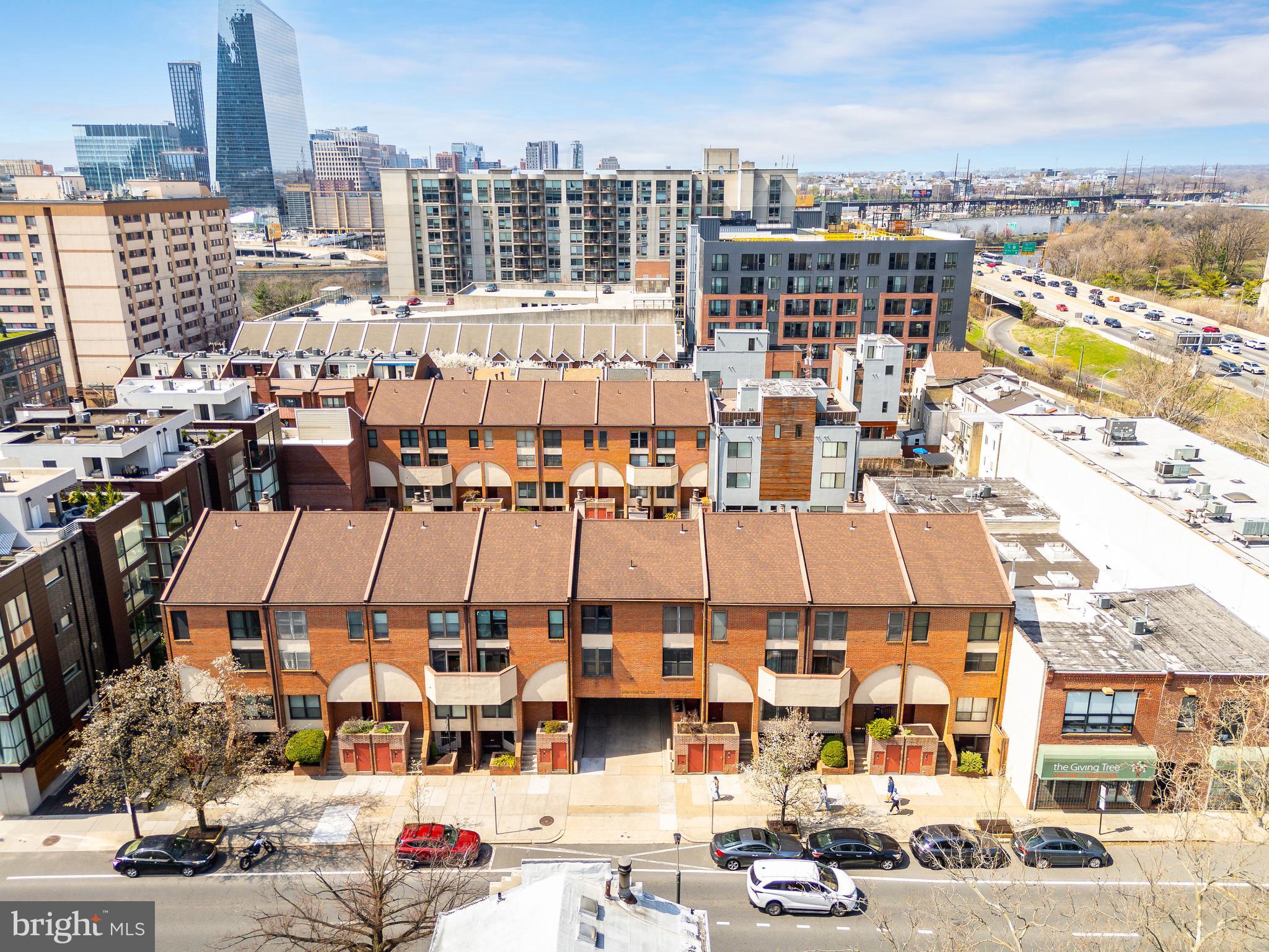 LOGAN SQUARE - Residential