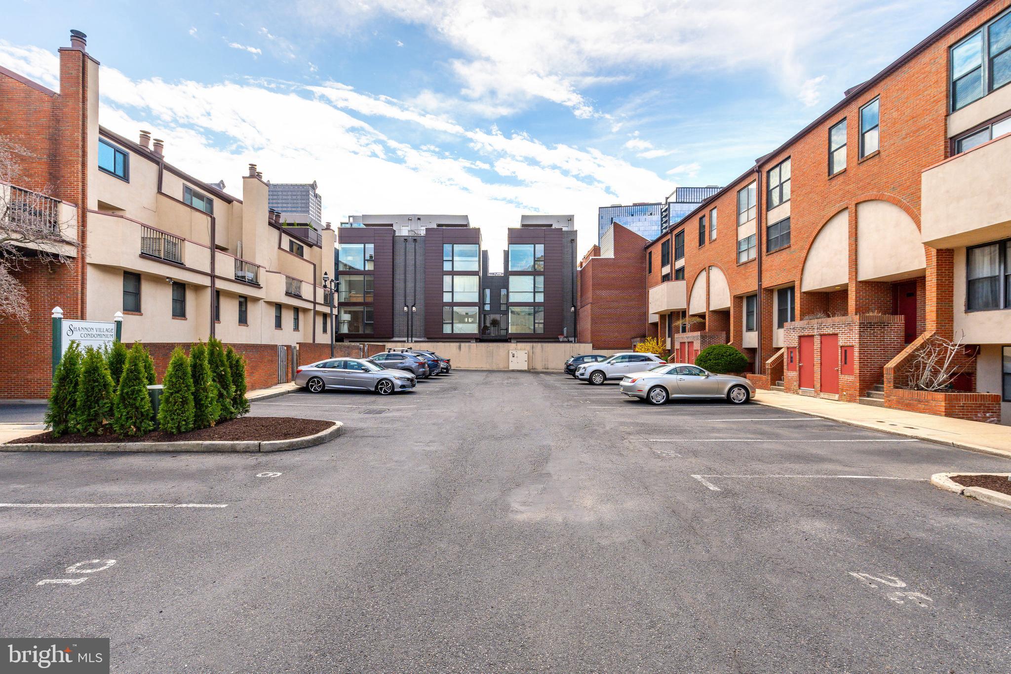 LOGAN SQUARE - Residential