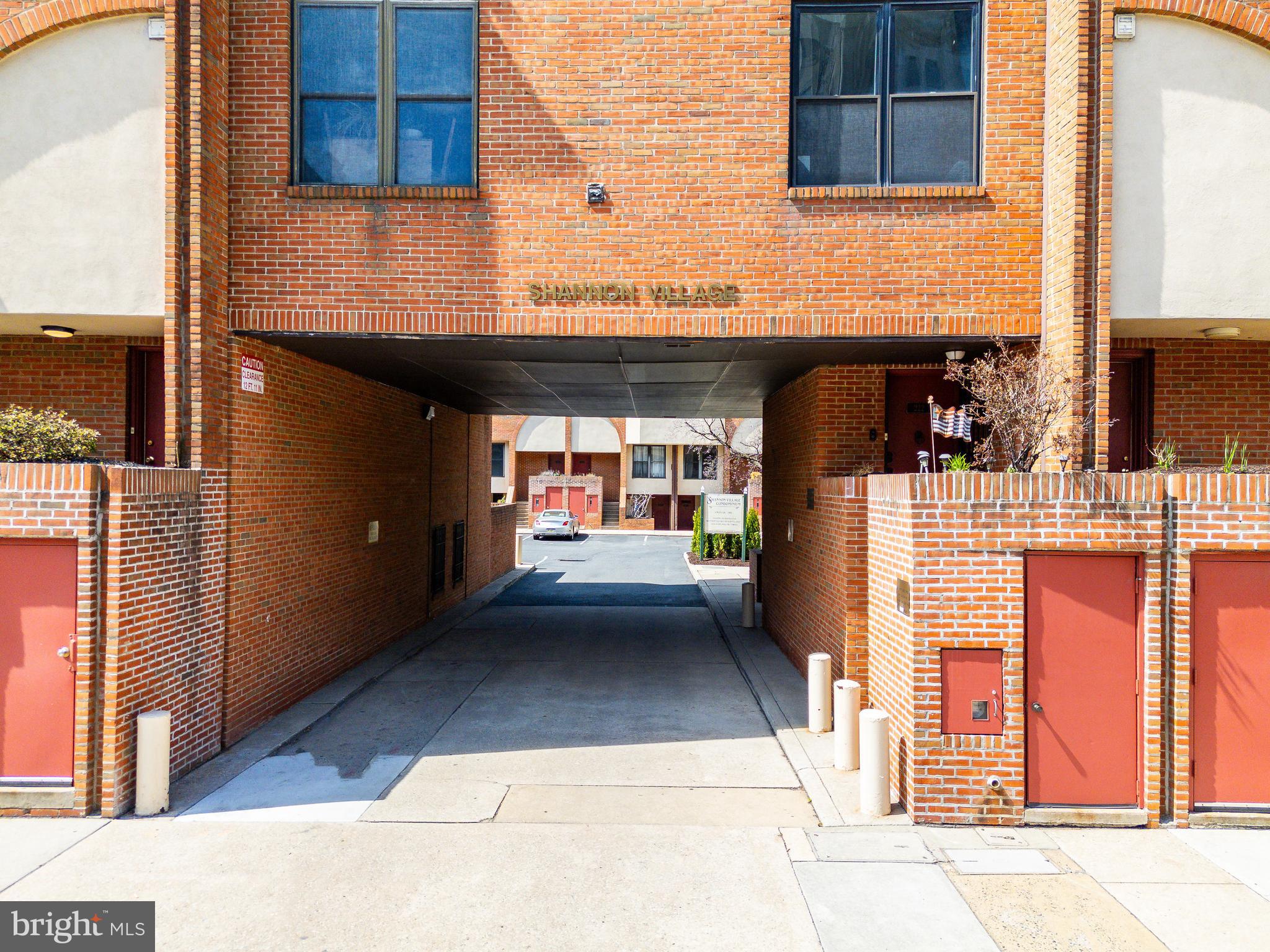 LOGAN SQUARE - Residential