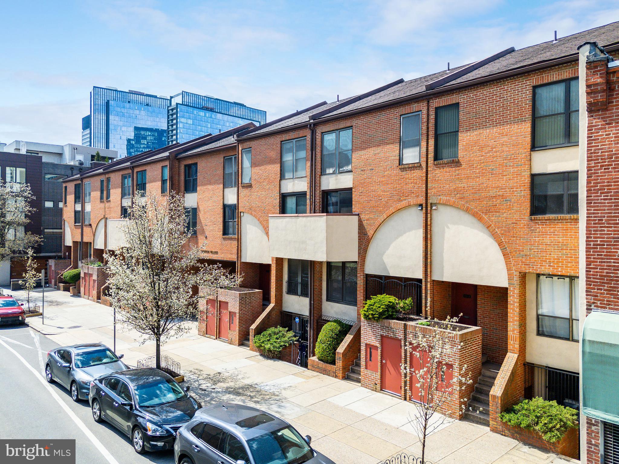 LOGAN SQUARE - Residential