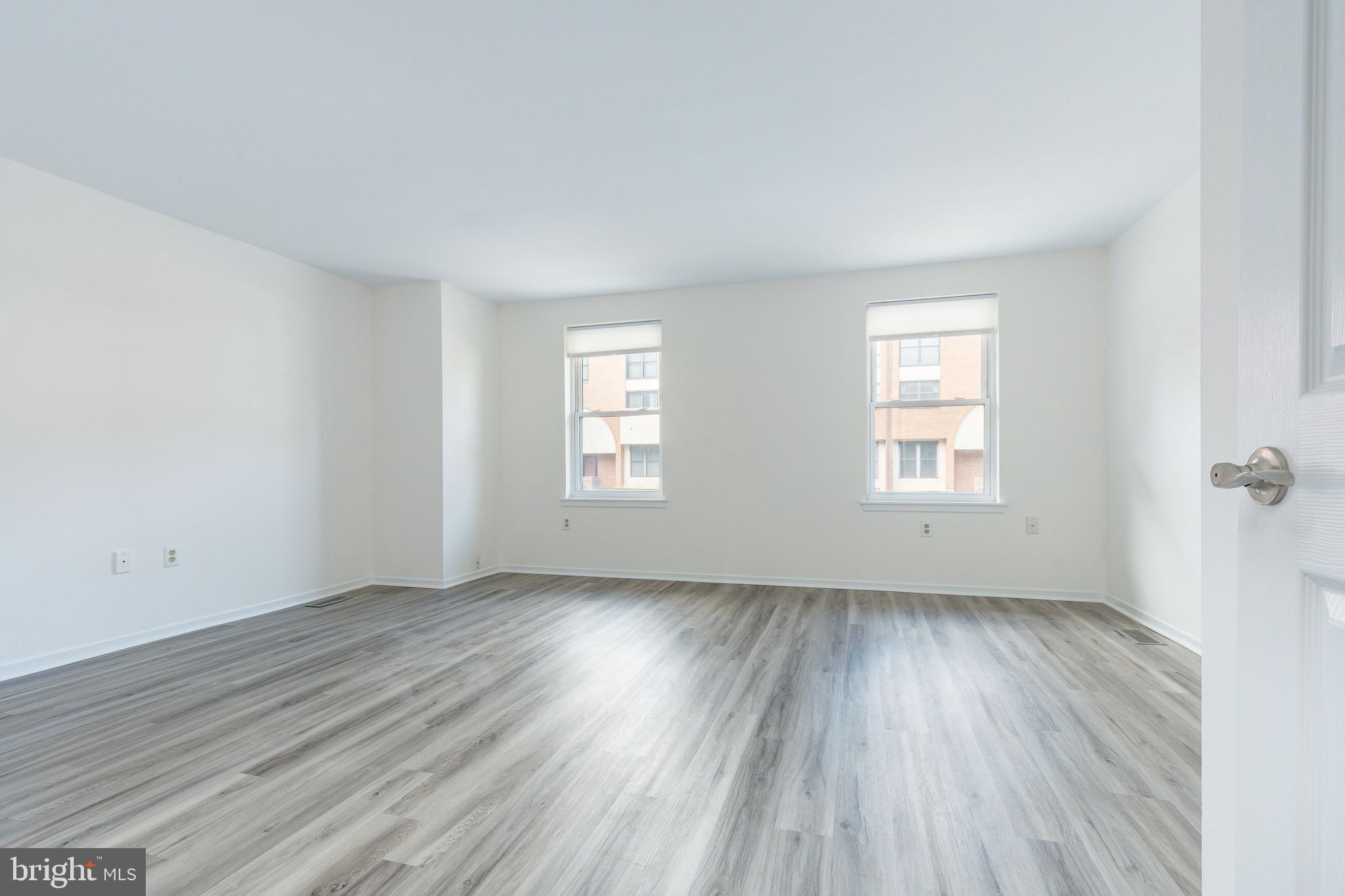 LOGAN SQUARE - Residential