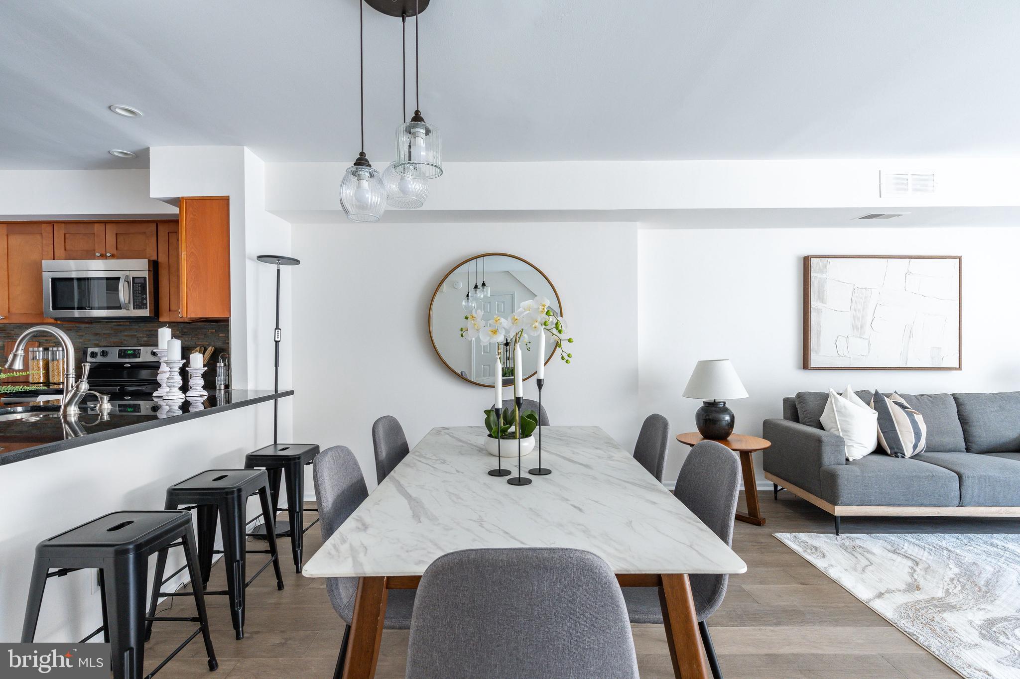 LOGAN SQUARE - Residential