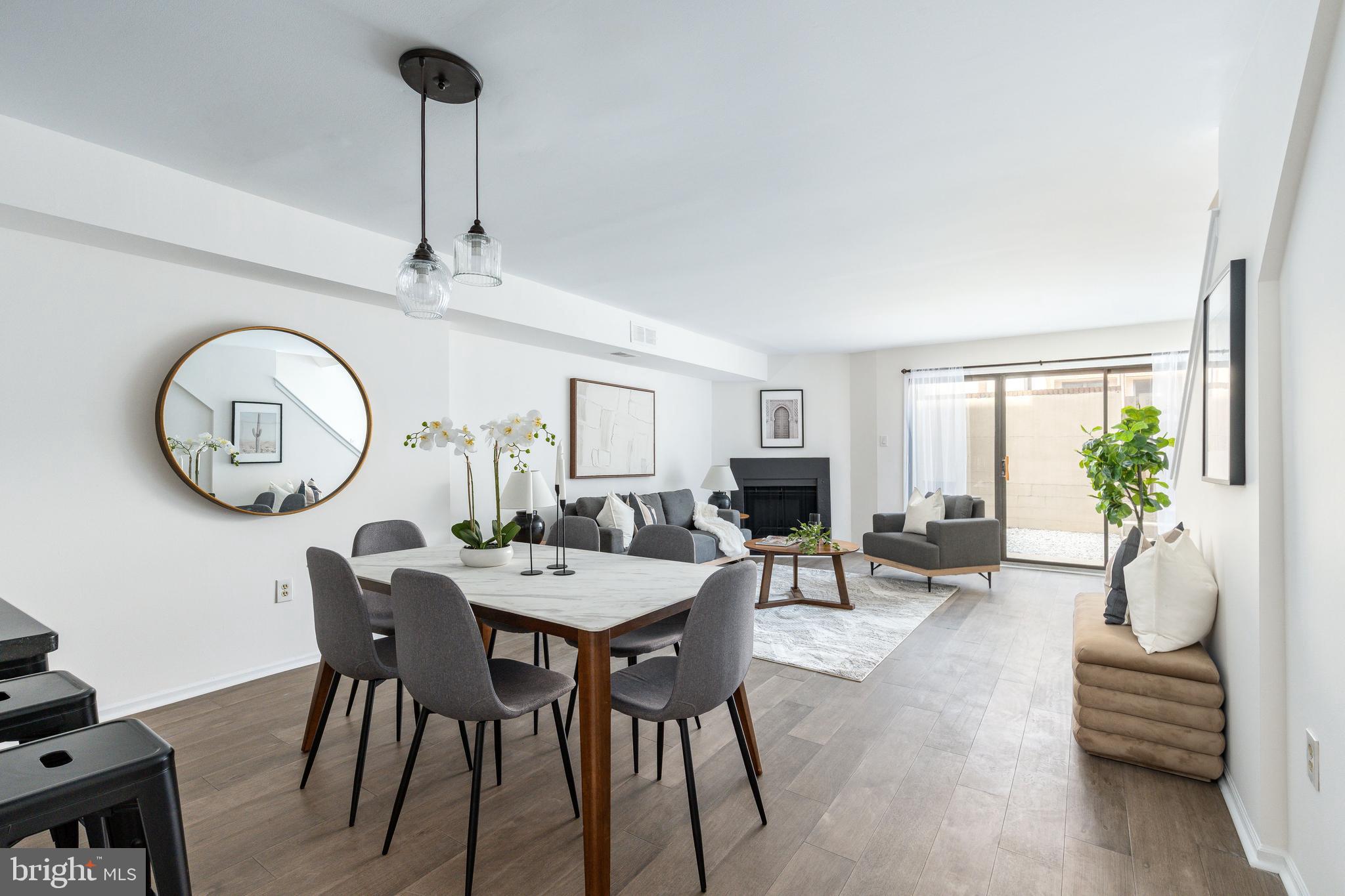 LOGAN SQUARE - Residential