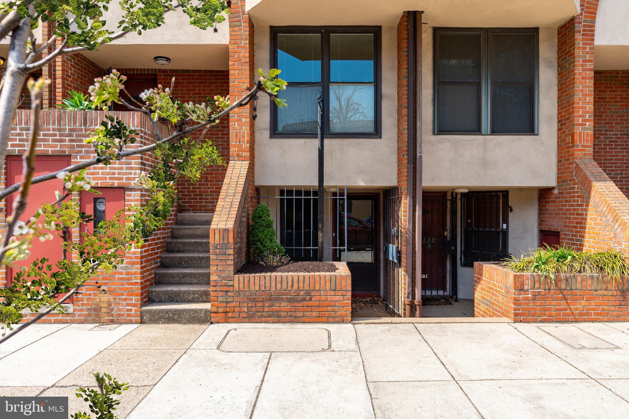 LOGAN SQUARE - Residential