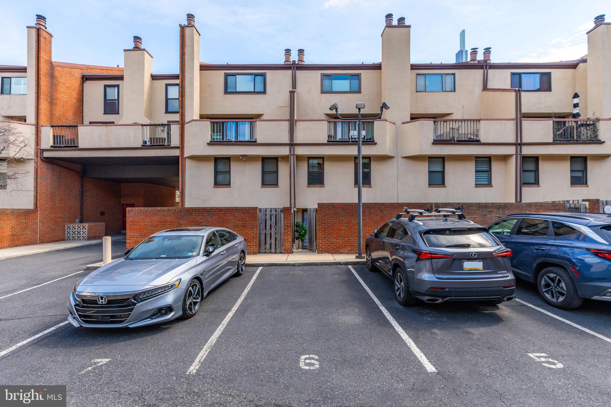 LOGAN SQUARE - Residential