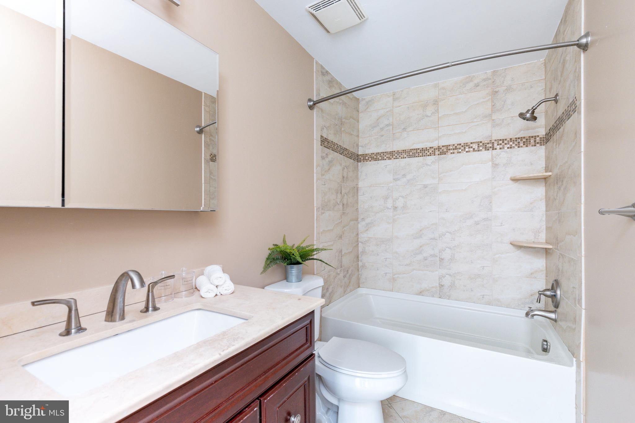 LOGAN SQUARE - Residential