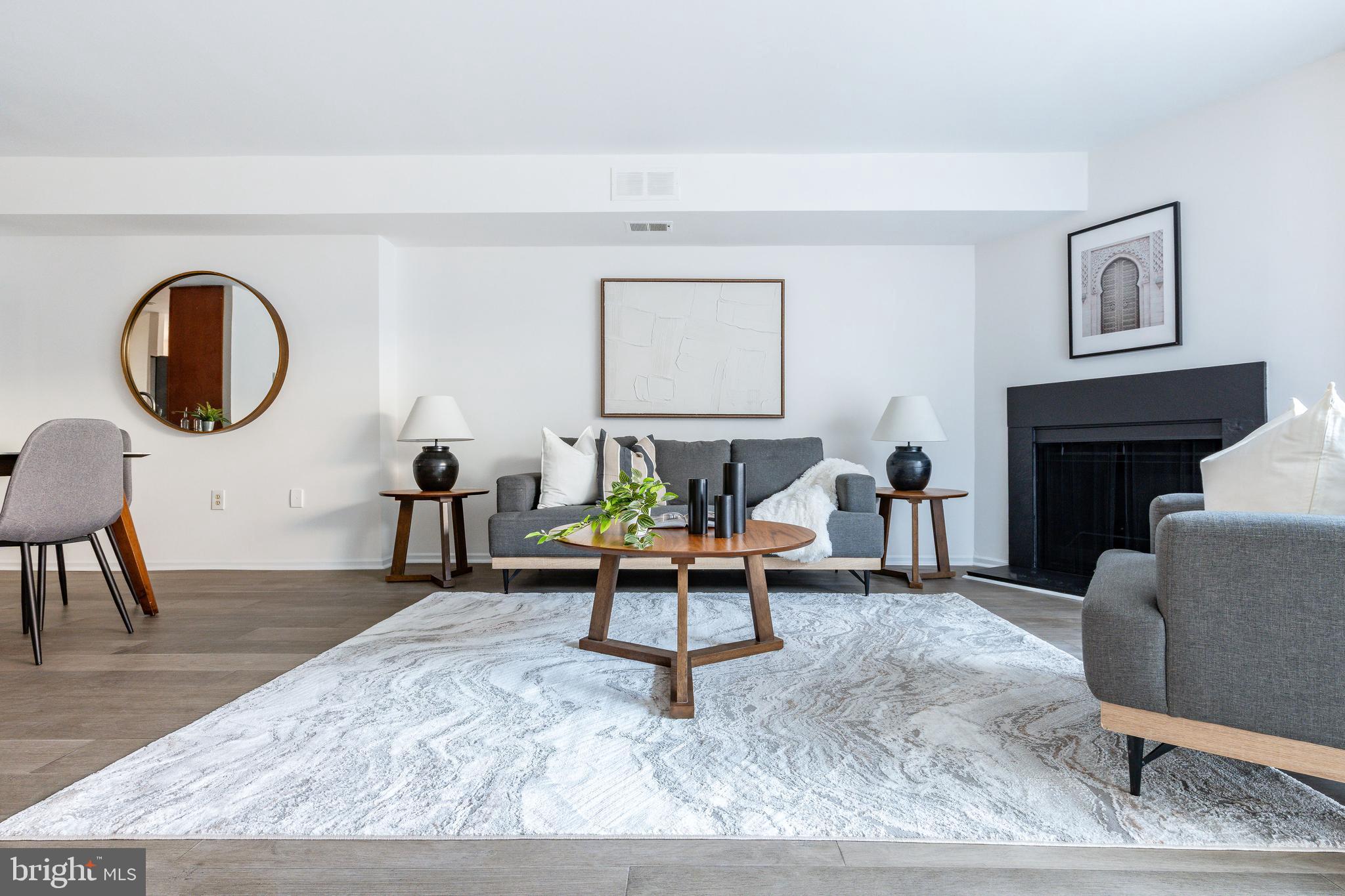 LOGAN SQUARE - Residential