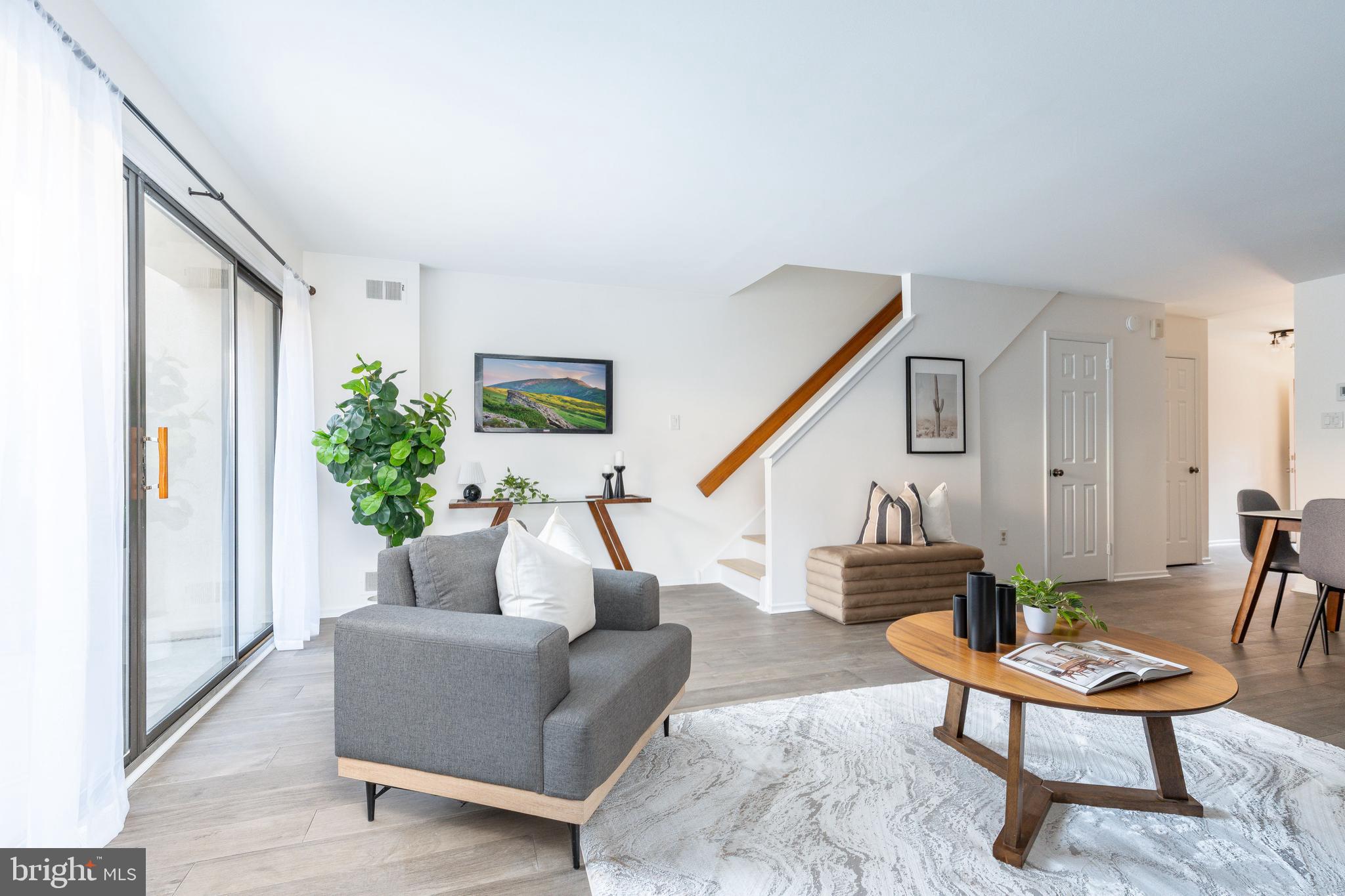 LOGAN SQUARE - Residential