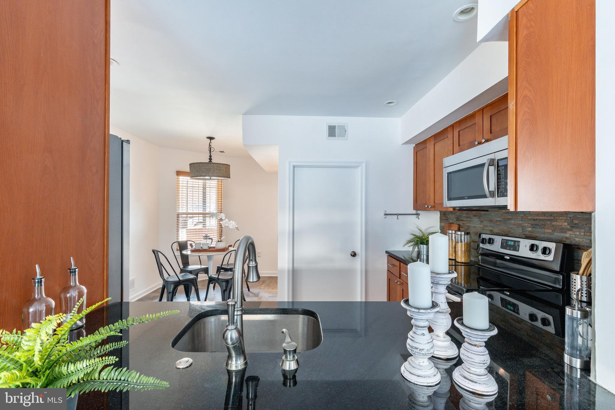 LOGAN SQUARE - Residential