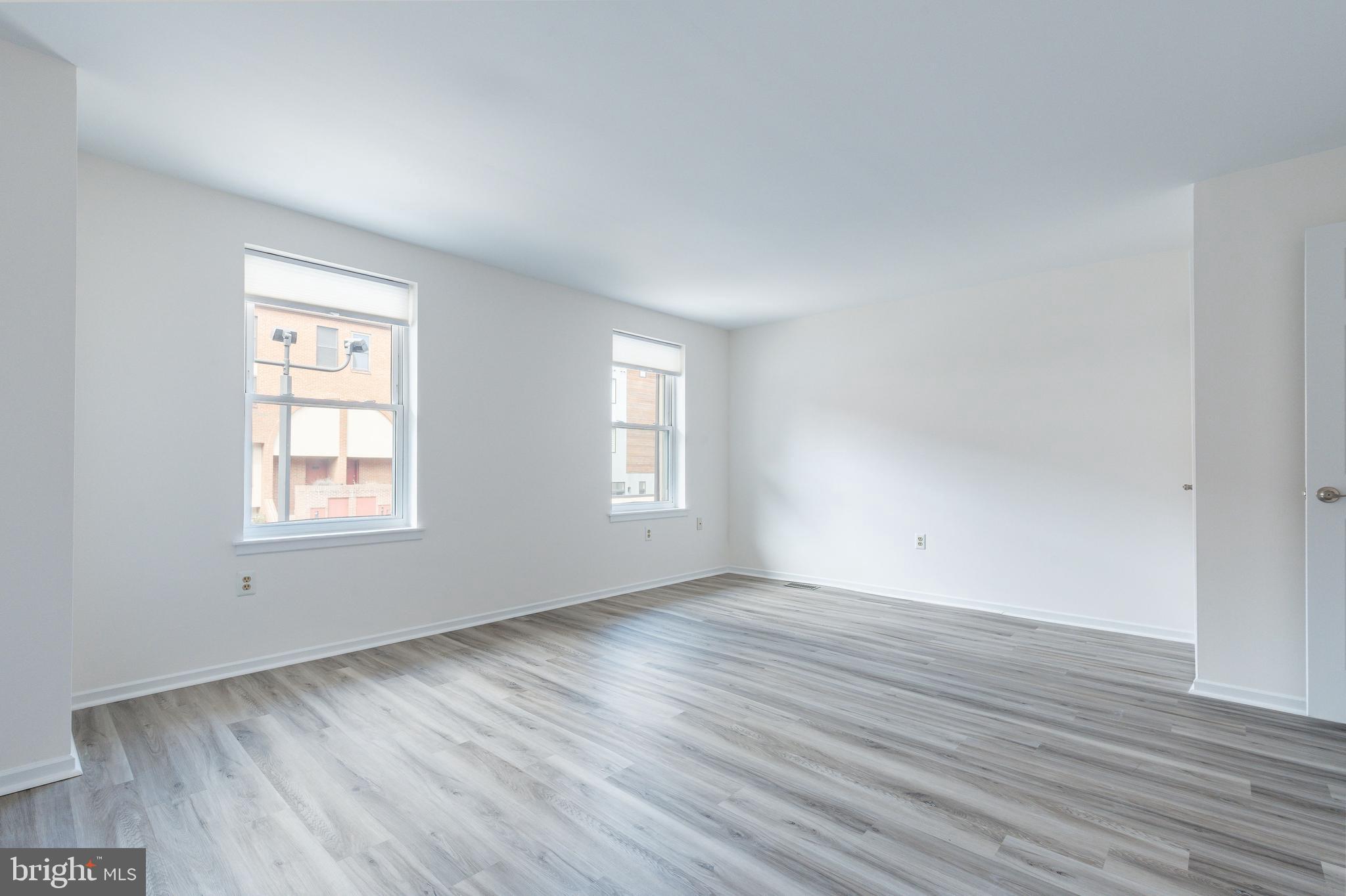 LOGAN SQUARE - Residential