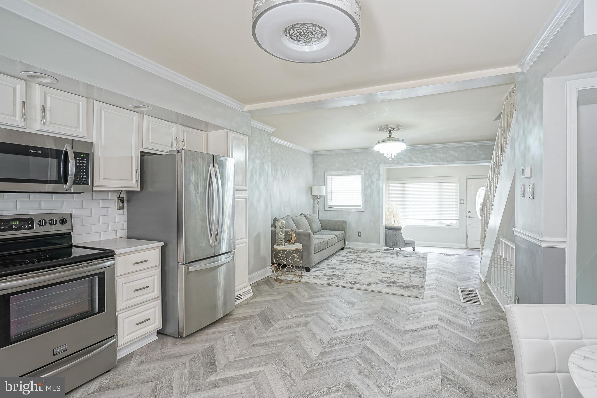 1208 W OREGON AVENUE