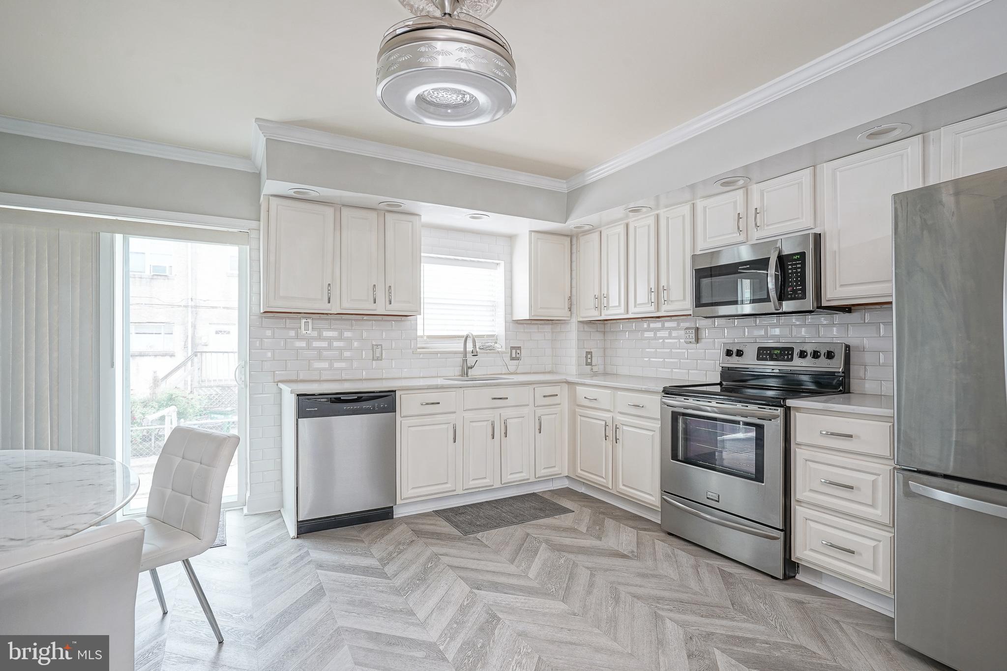 1208 W OREGON AVENUE