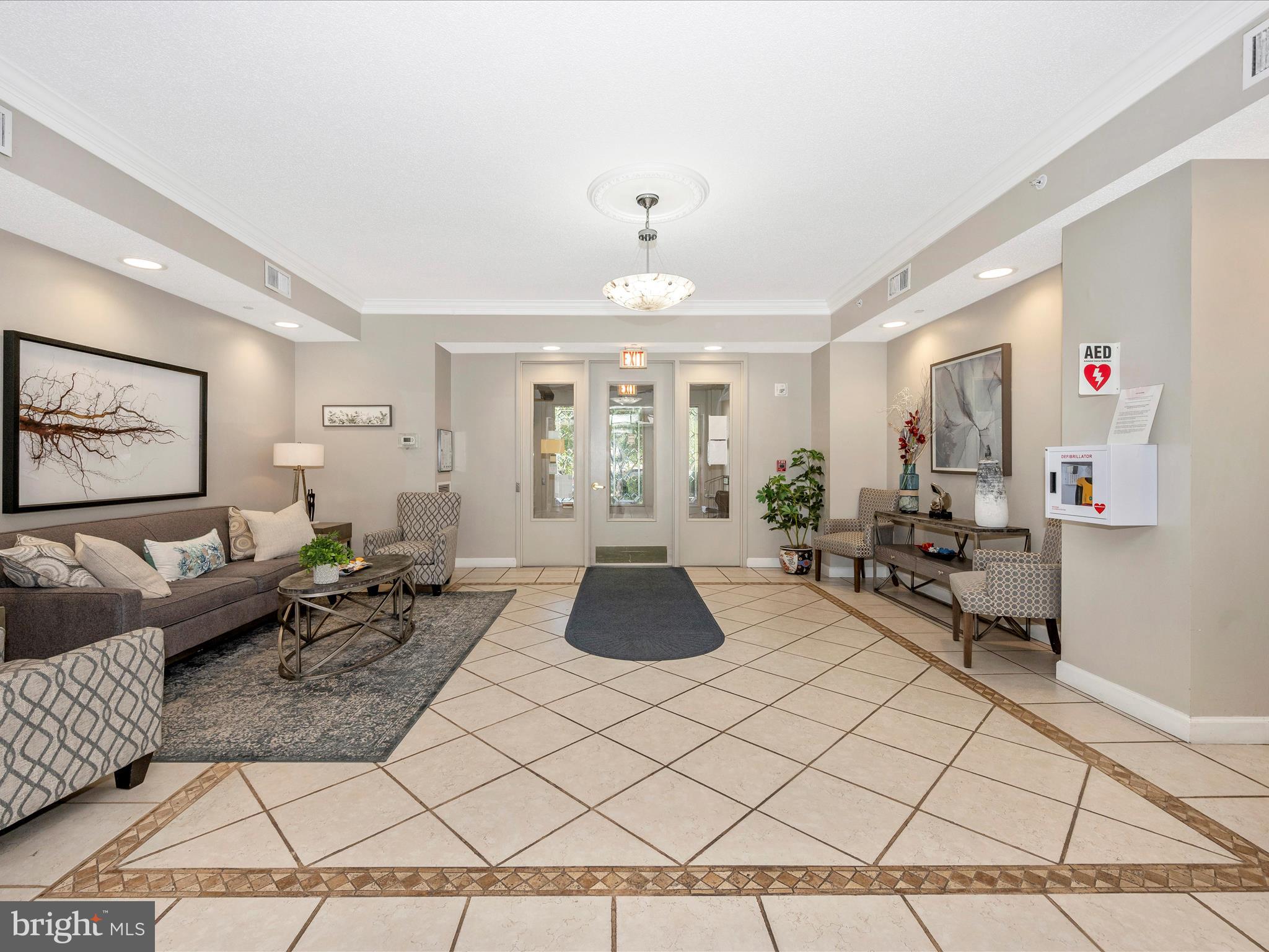 TURNBERRY COURTS AT LEIS - Residential