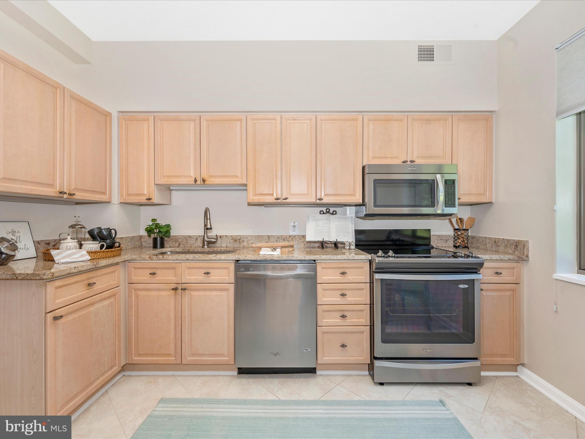 TURNBERRY COURTS AT LEIS - Residential