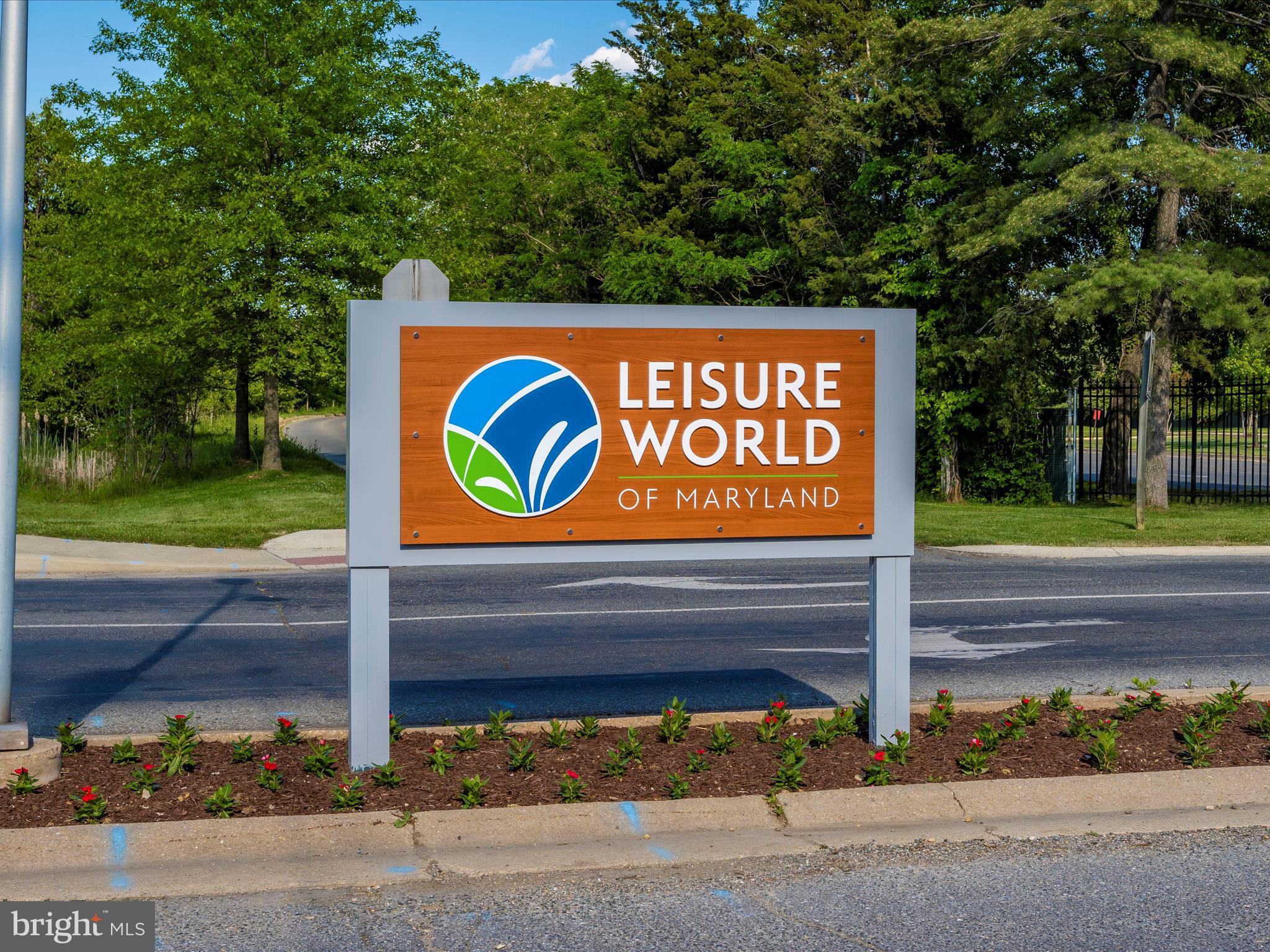 TURNBERRY COURTS AT LEIS - Residential