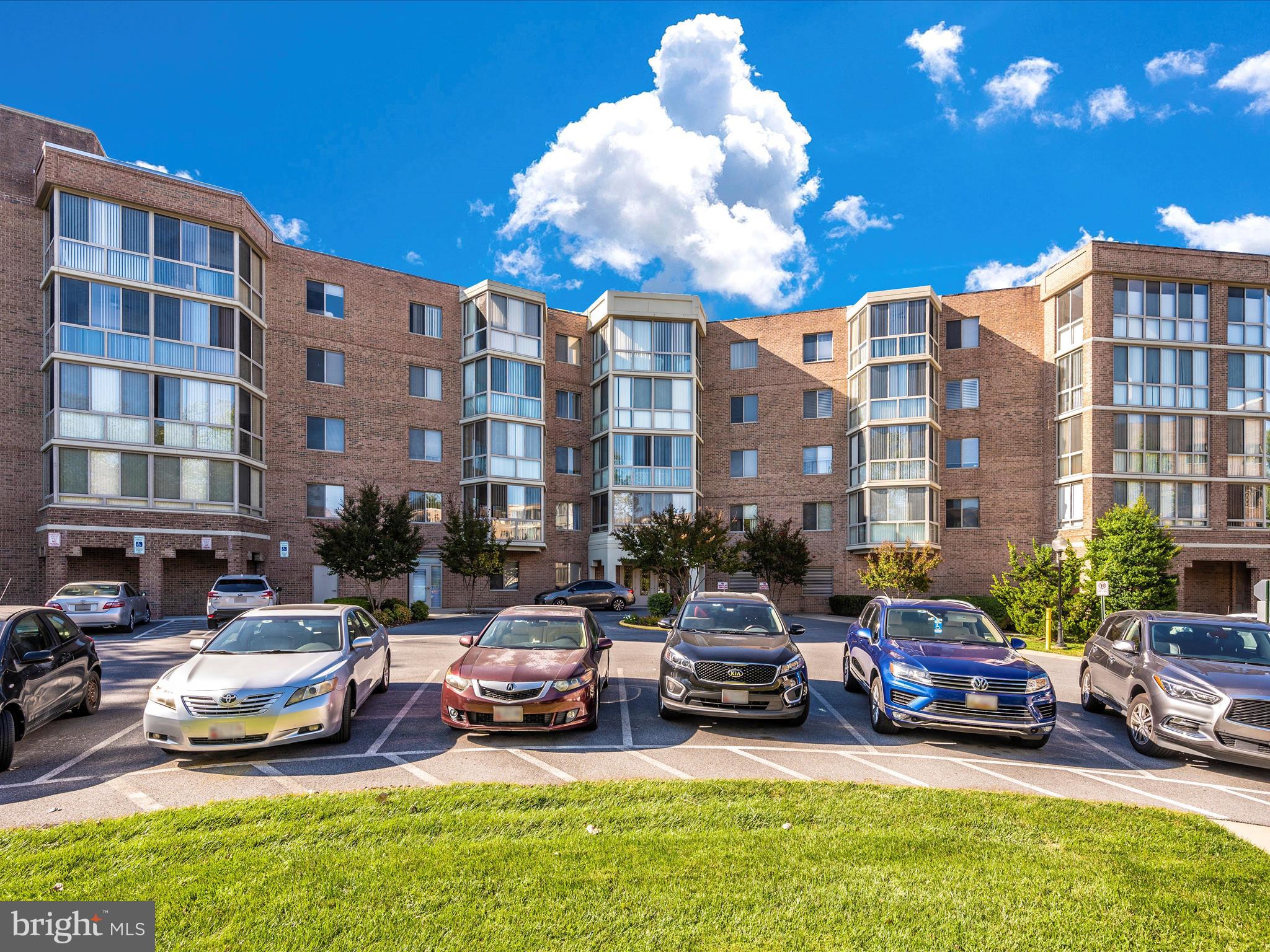 TURNBERRY COURTS AT LEIS - Residential