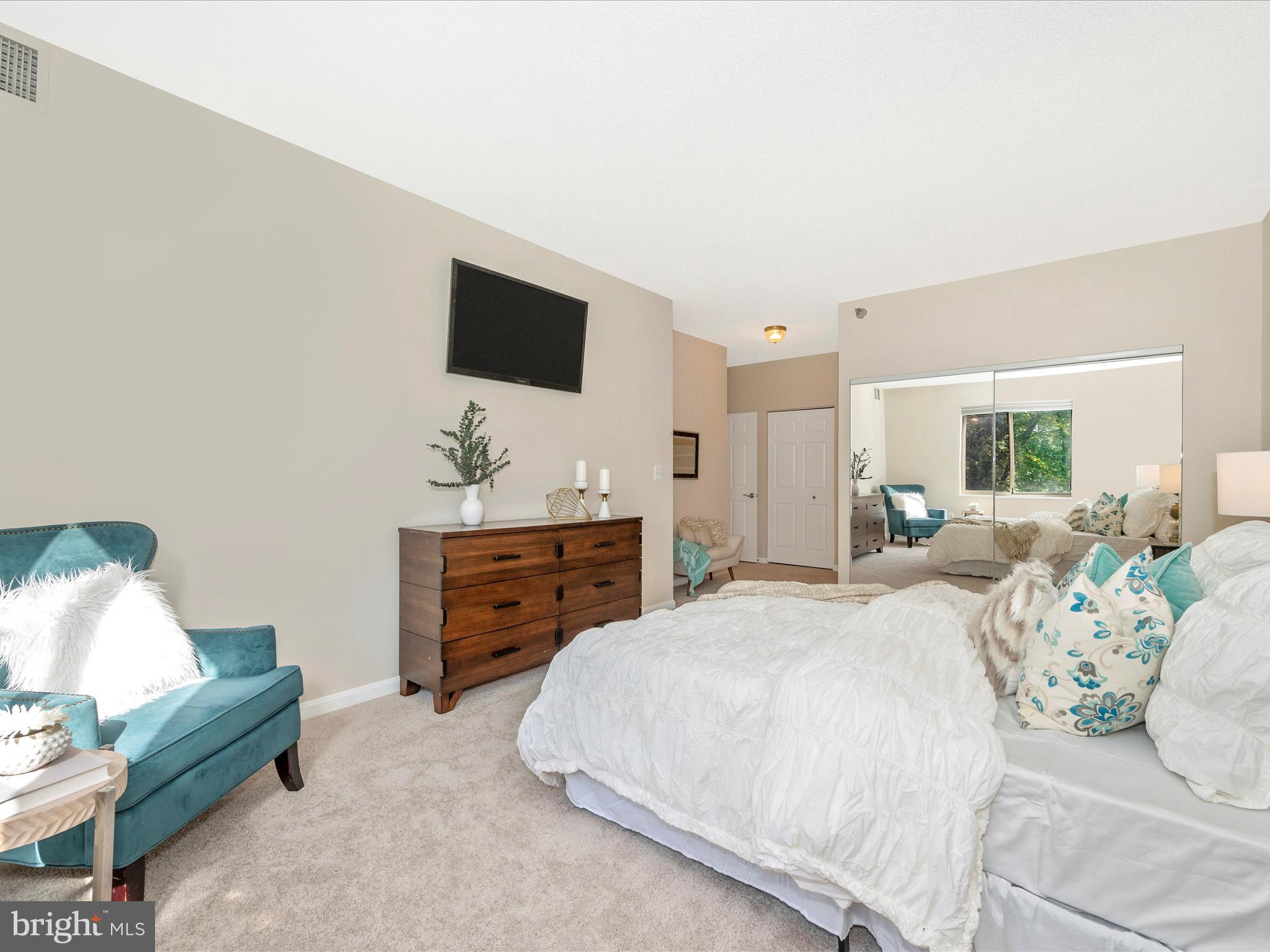 TURNBERRY COURTS AT LEIS - Residential