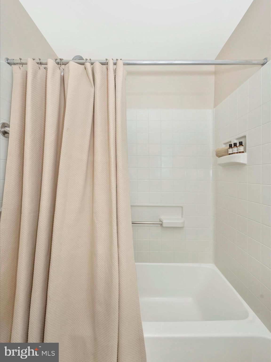 TURNBERRY COURTS AT LEIS - Residential