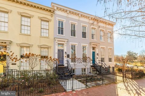 Photo of 324 2nd Street SE, WASHINGTON, DC 20003 (MLS # DCDC2216328)