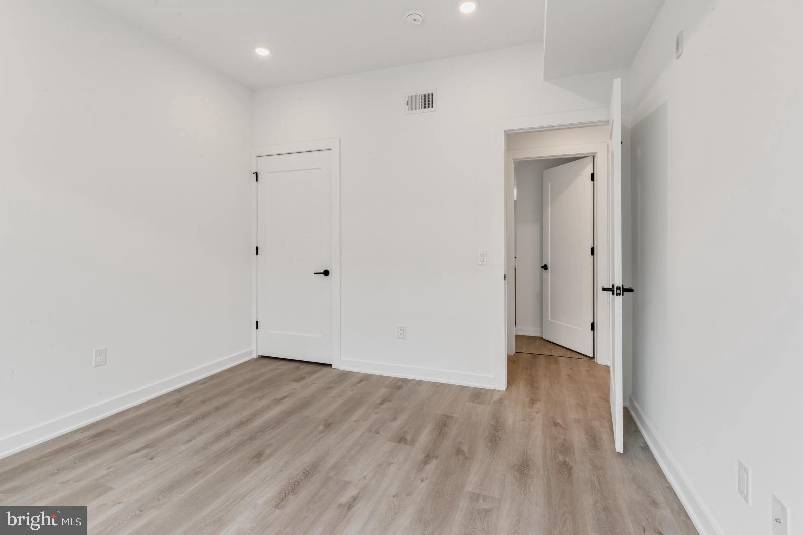 EAST KENSINGTON - Residential Lease