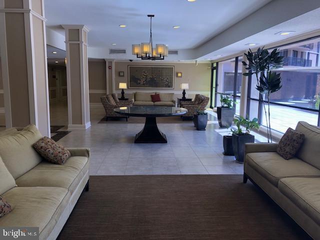 MCLEAN HOUSE - Residential