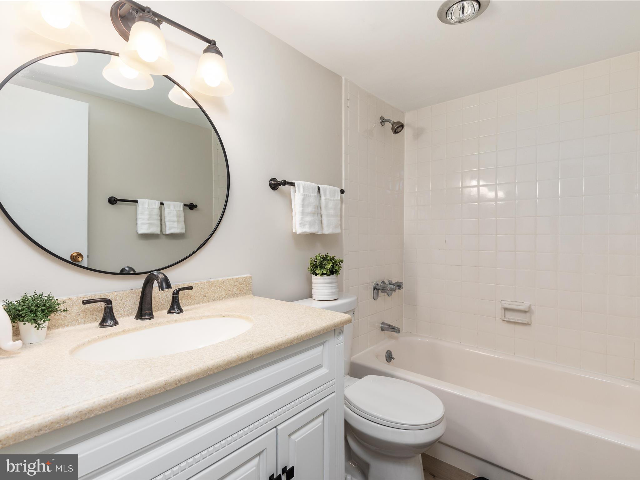 MCLEAN HOUSE - Residential