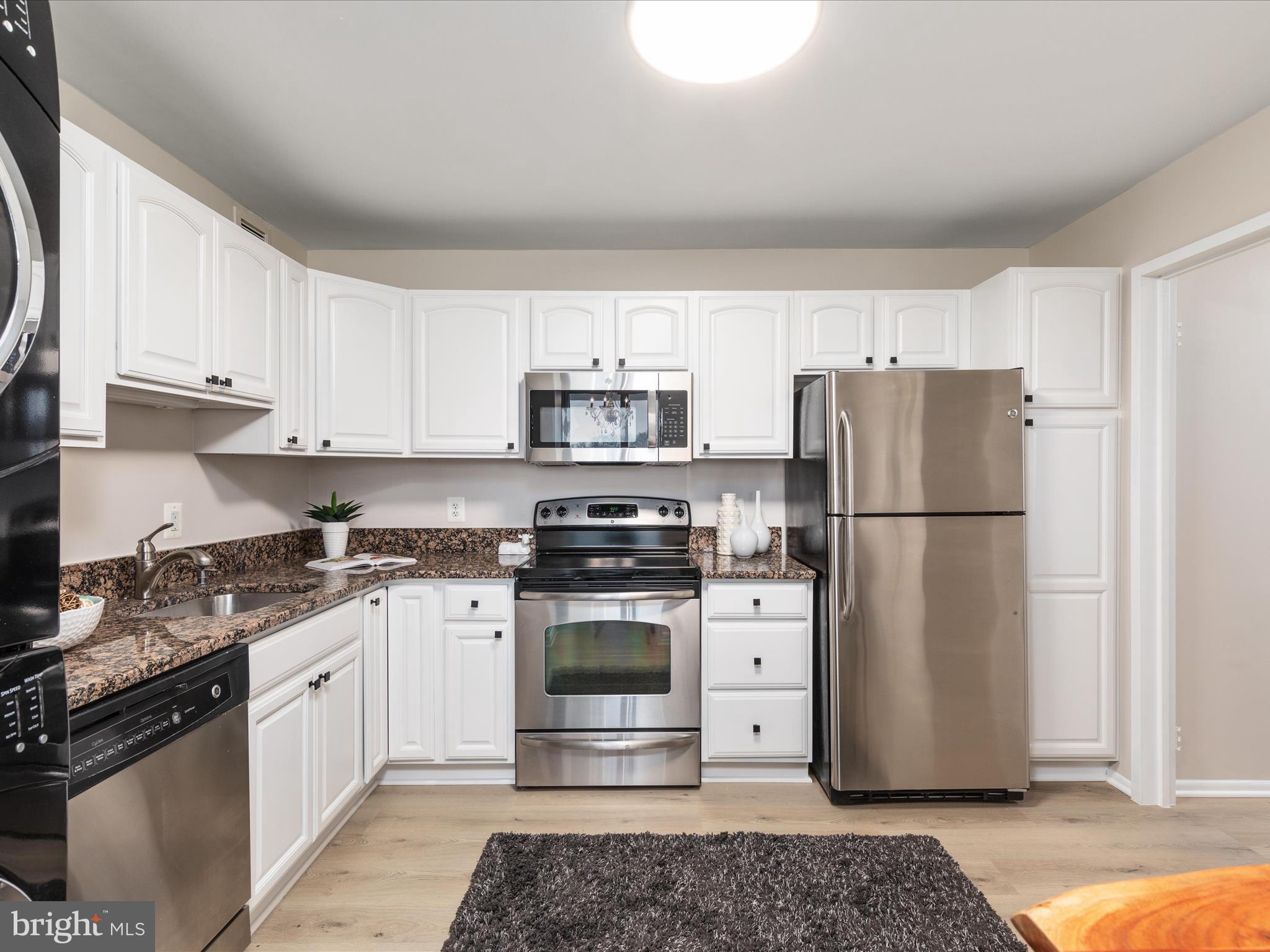 MCLEAN HOUSE - Residential