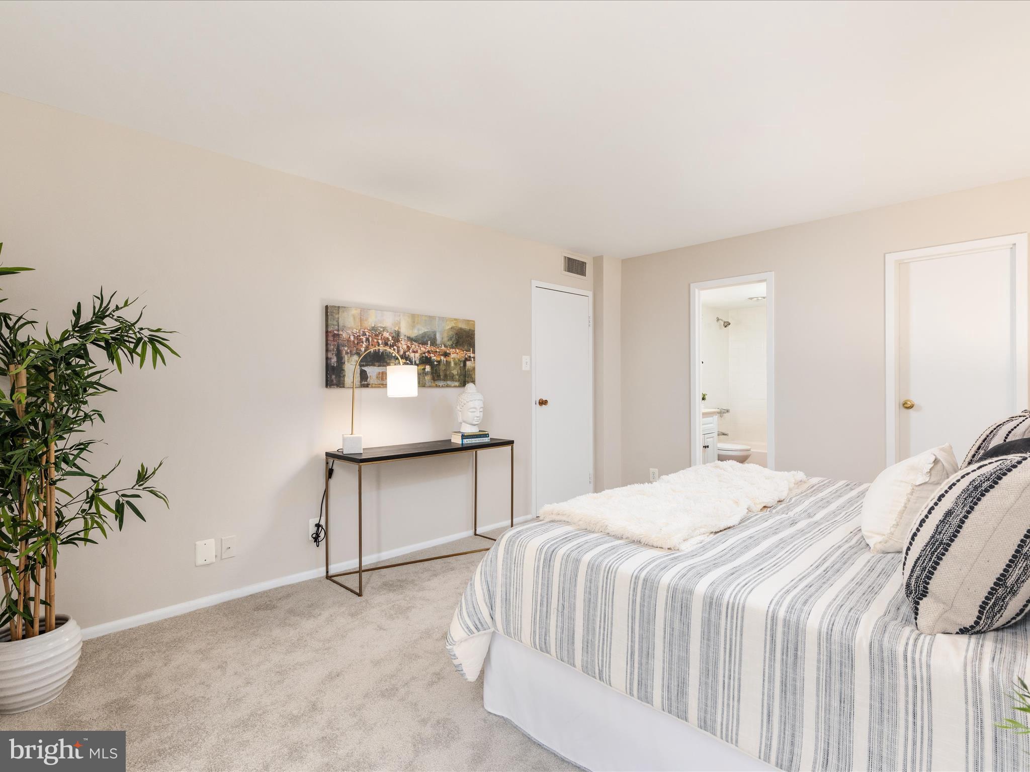 MCLEAN HOUSE - Residential