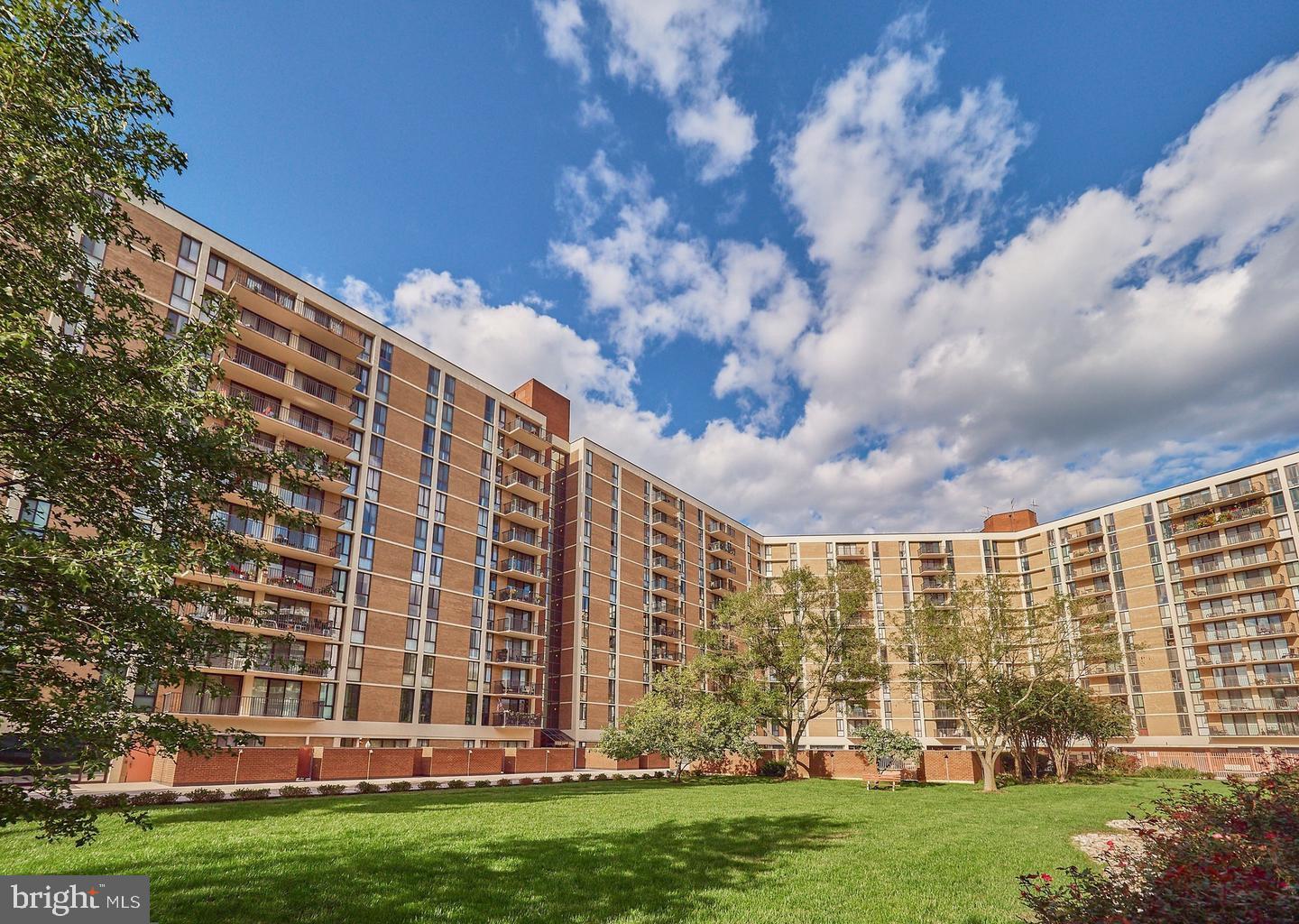 MCLEAN HOUSE - Residential