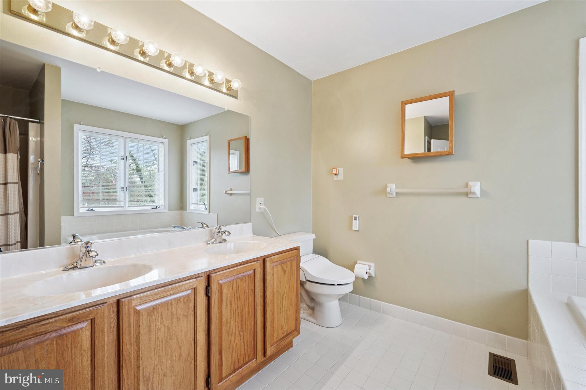 OAKS AT ROSE TREE - Residential