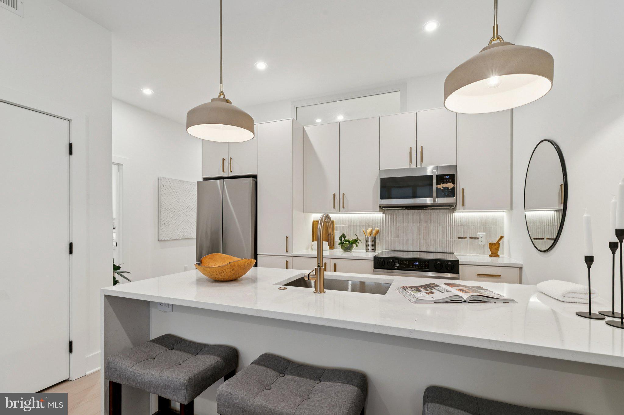 20 W ALLENS LANE 30 214