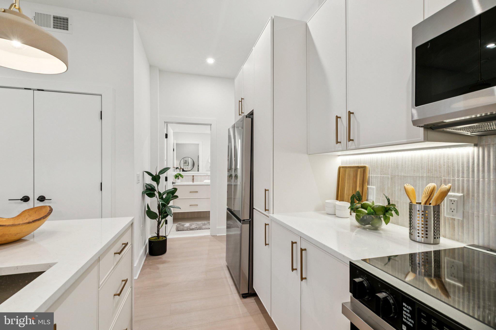 20 W ALLENS LANE 30 214