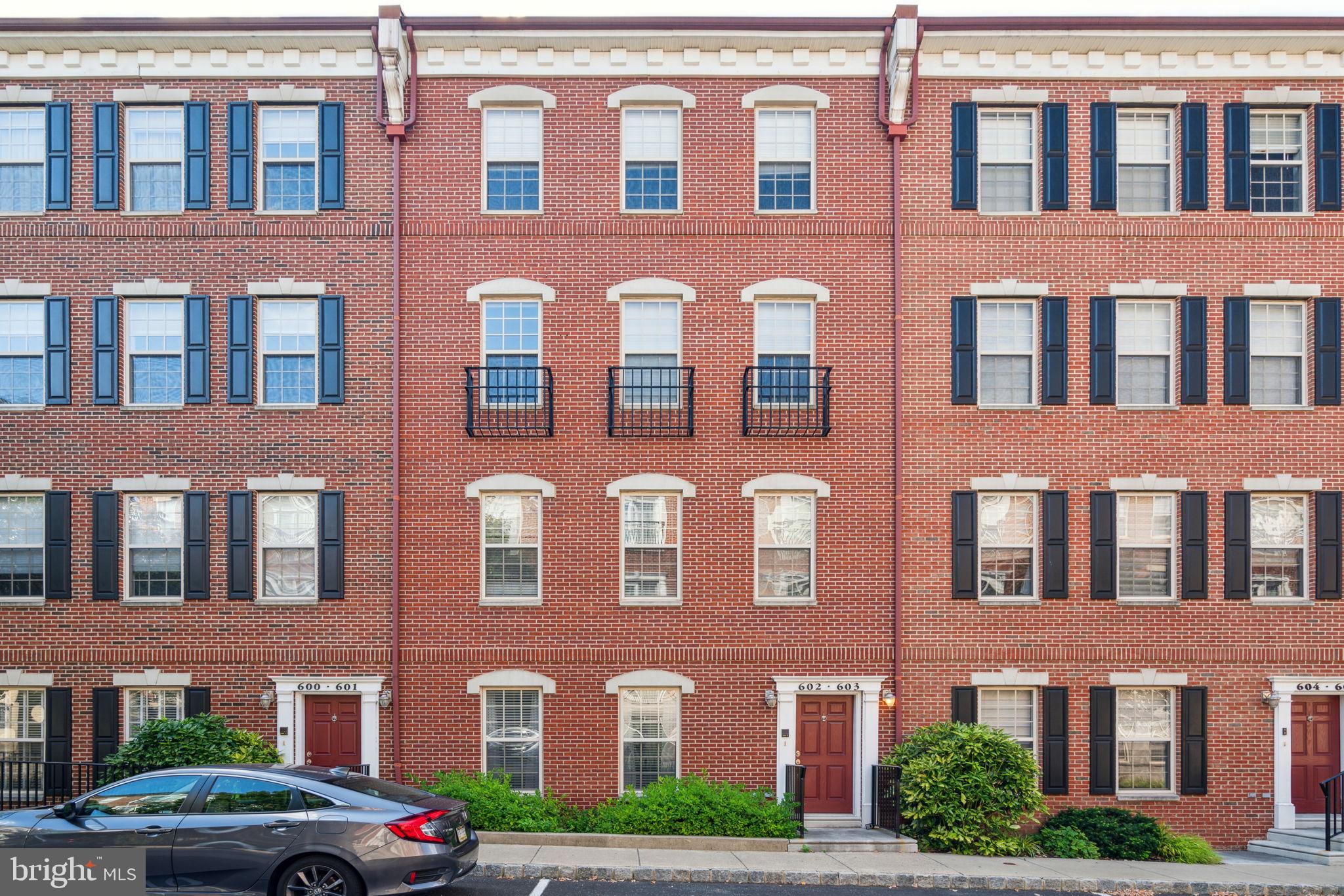 NAVAL SQUARE - Residential Lease