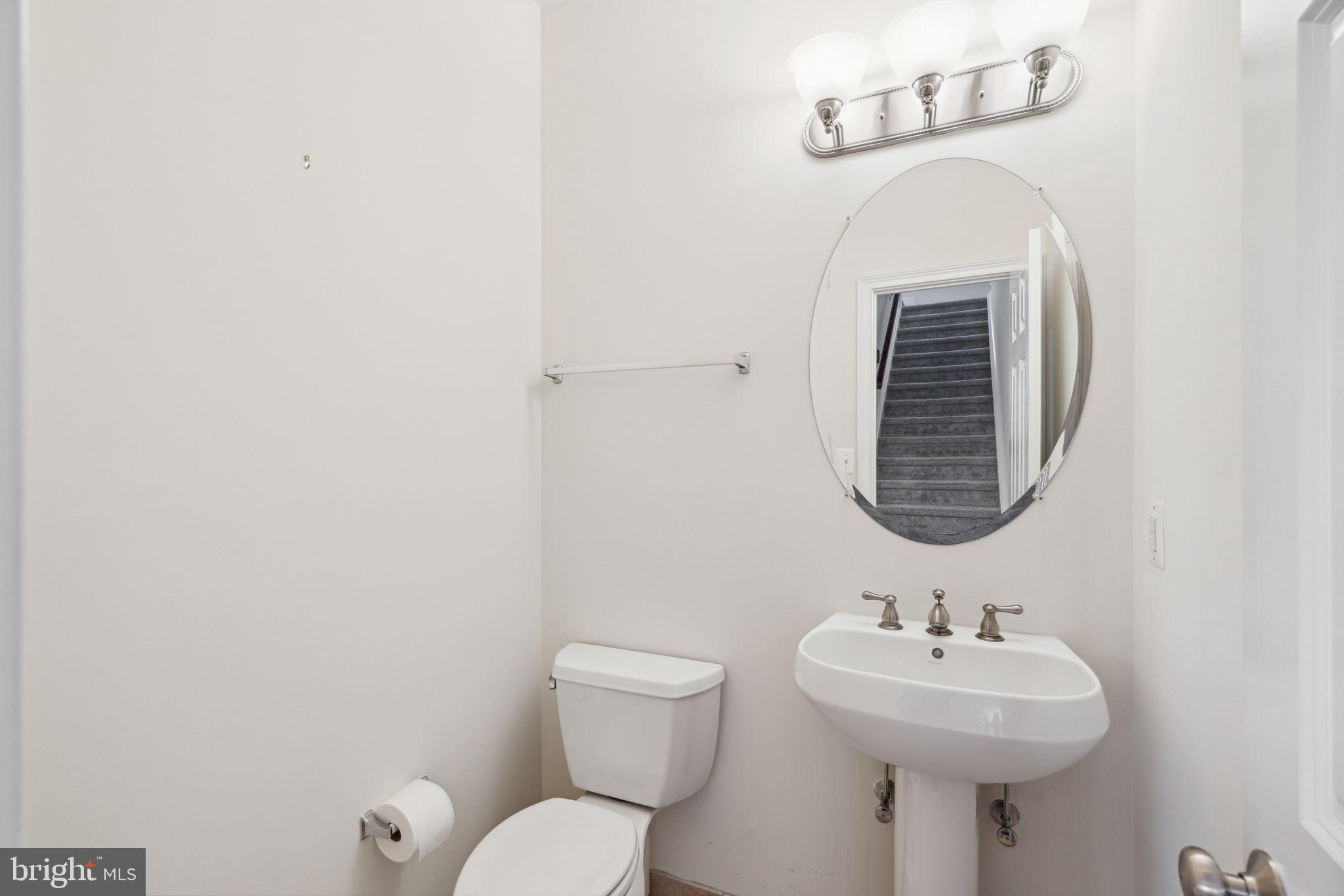 NAVAL SQUARE - Residential Lease