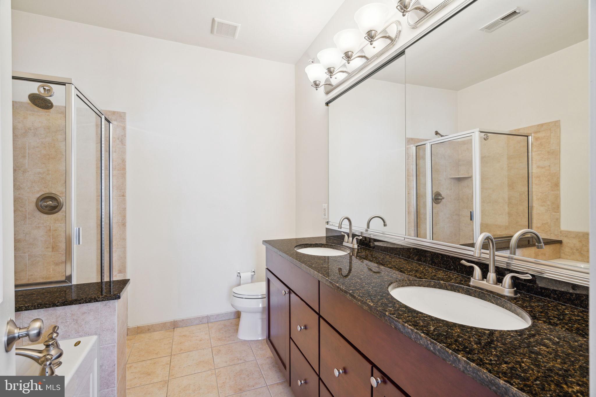 NAVAL SQUARE - Residential Lease