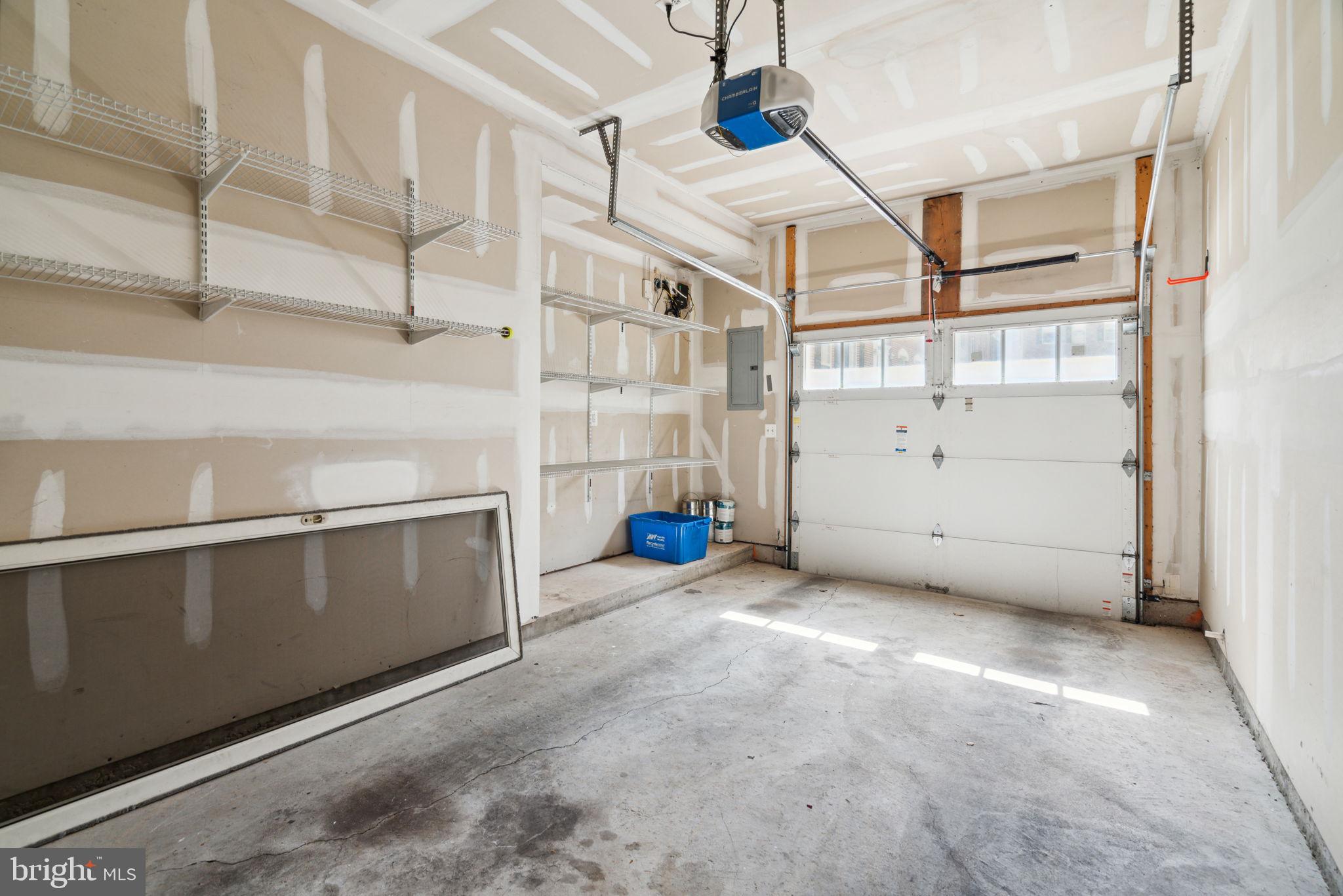 NAVAL SQUARE - Residential Lease