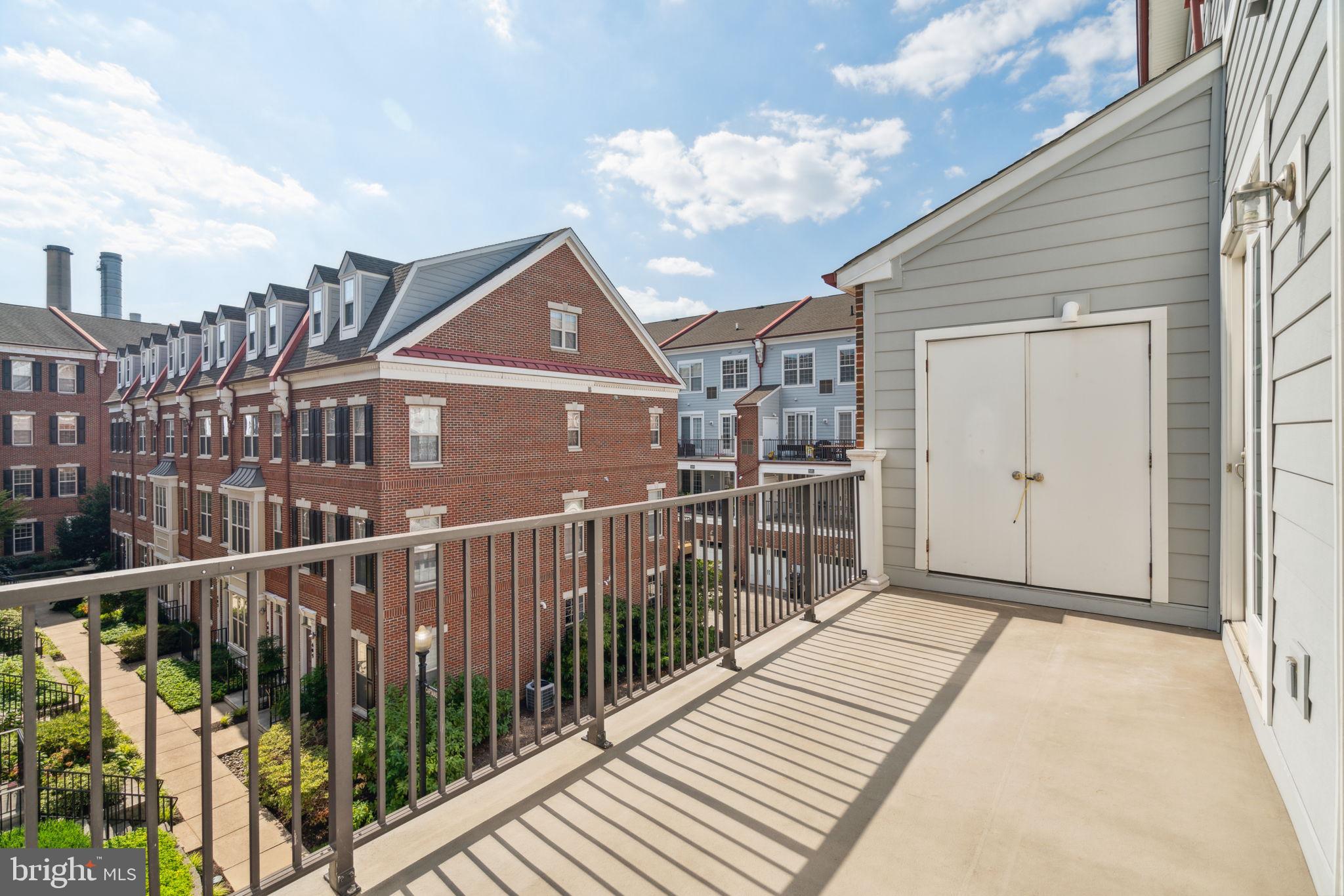 NAVAL SQUARE - Residential Lease