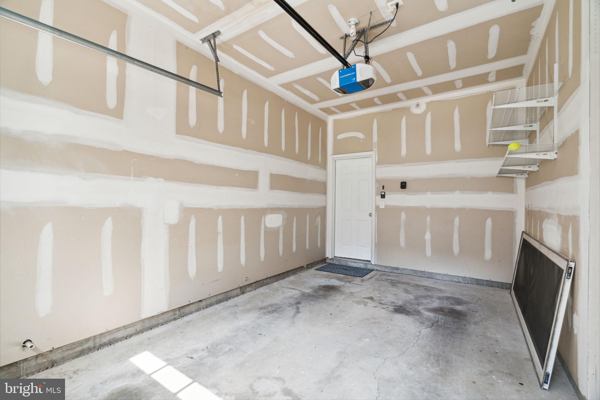 NAVAL SQUARE - Residential Lease