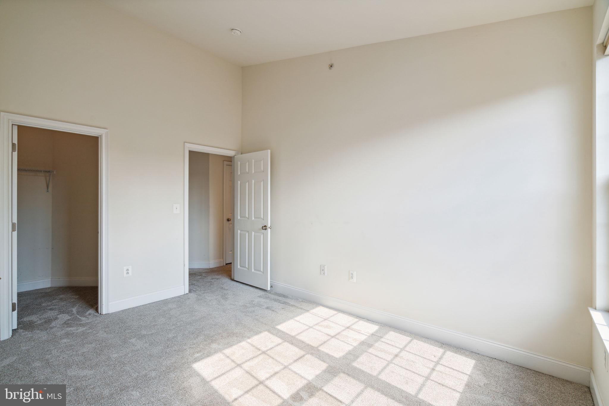 NAVAL SQUARE - Residential Lease