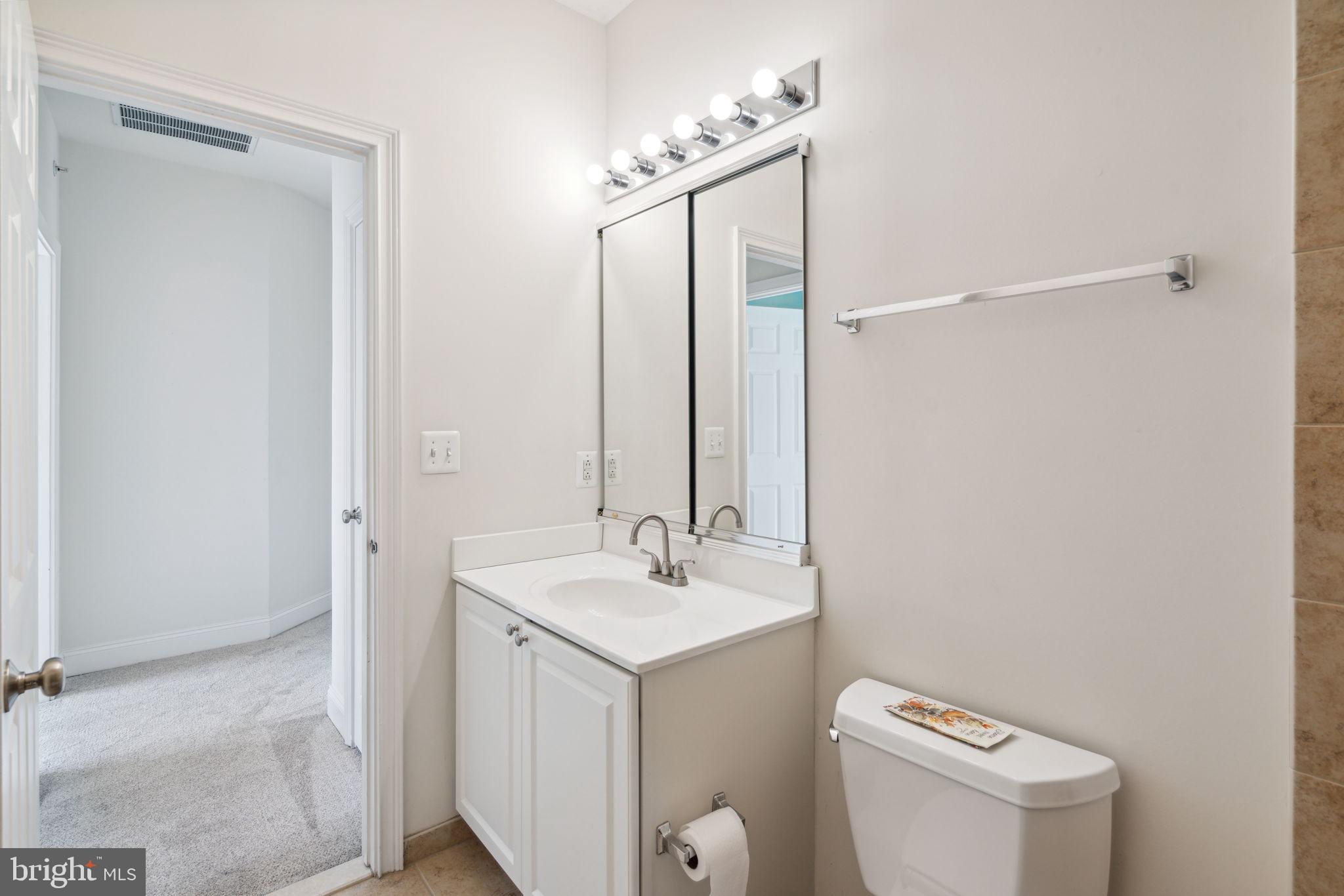 NAVAL SQUARE - Residential Lease