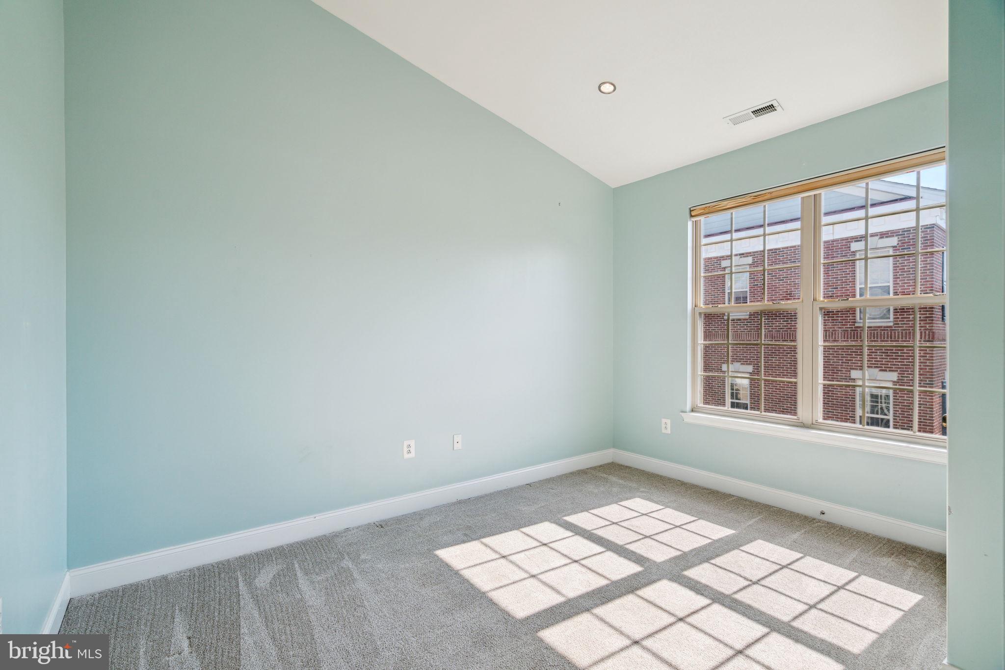 NAVAL SQUARE - Residential Lease