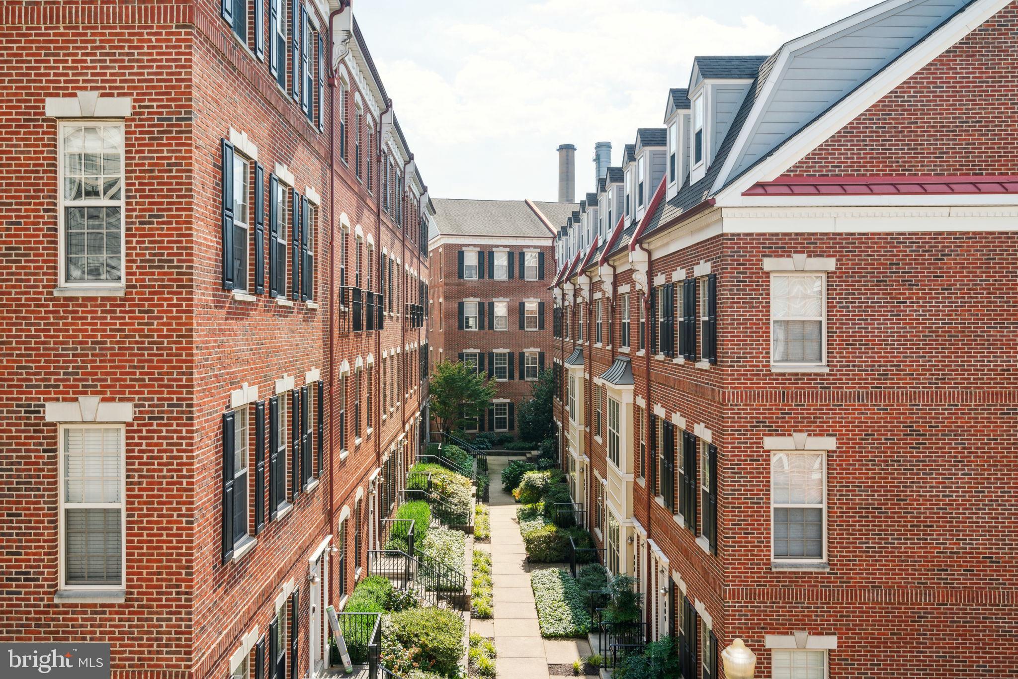 NAVAL SQUARE - Residential Lease