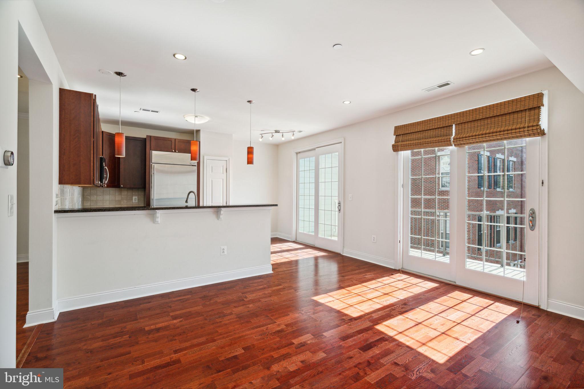 NAVAL SQUARE - Residential Lease