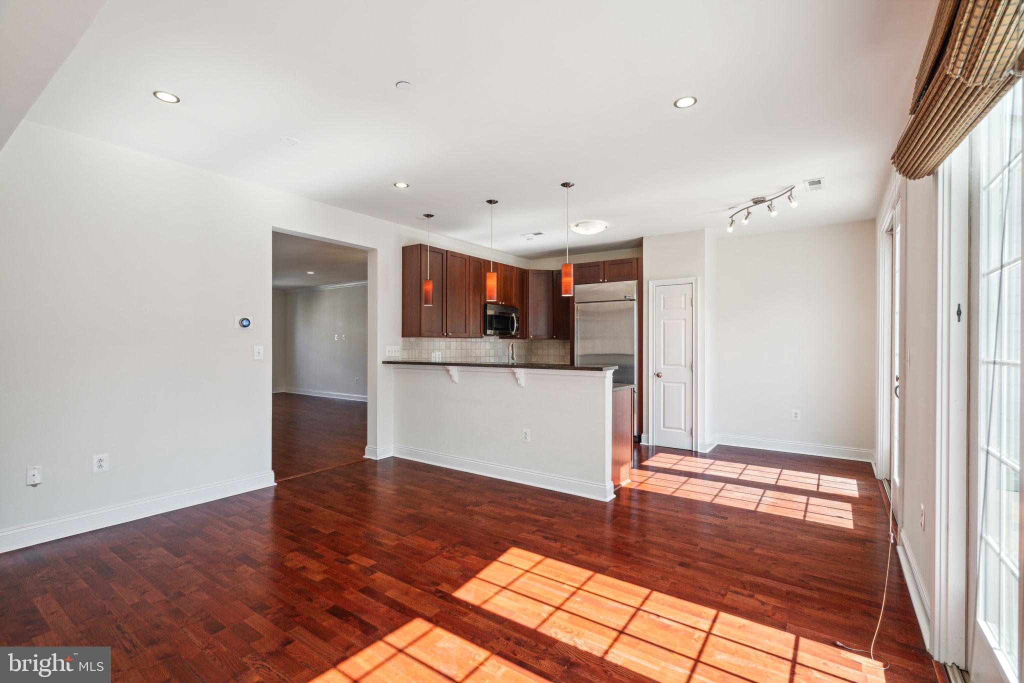 NAVAL SQUARE - Residential Lease