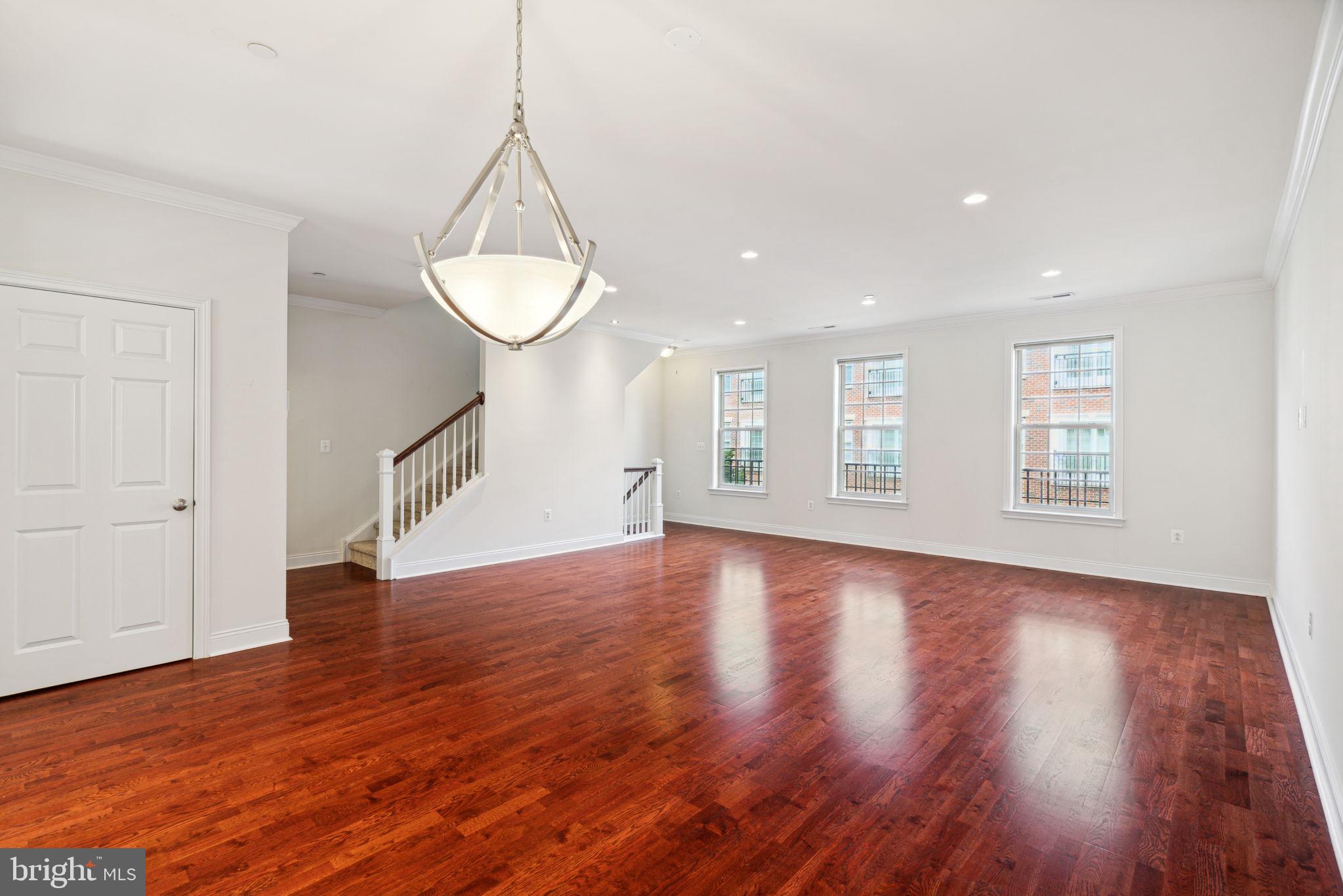 NAVAL SQUARE - Residential Lease