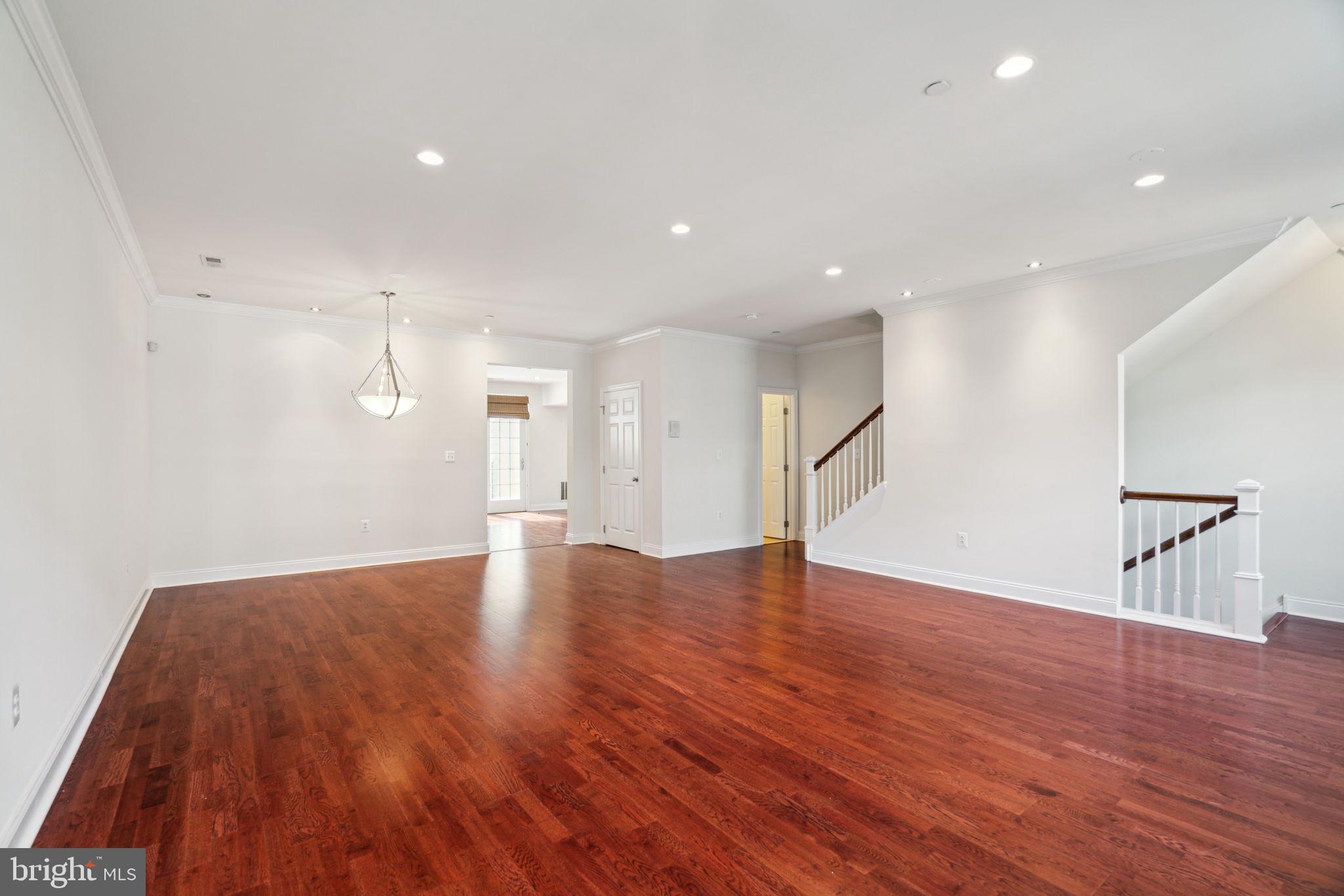 NAVAL SQUARE - Residential Lease