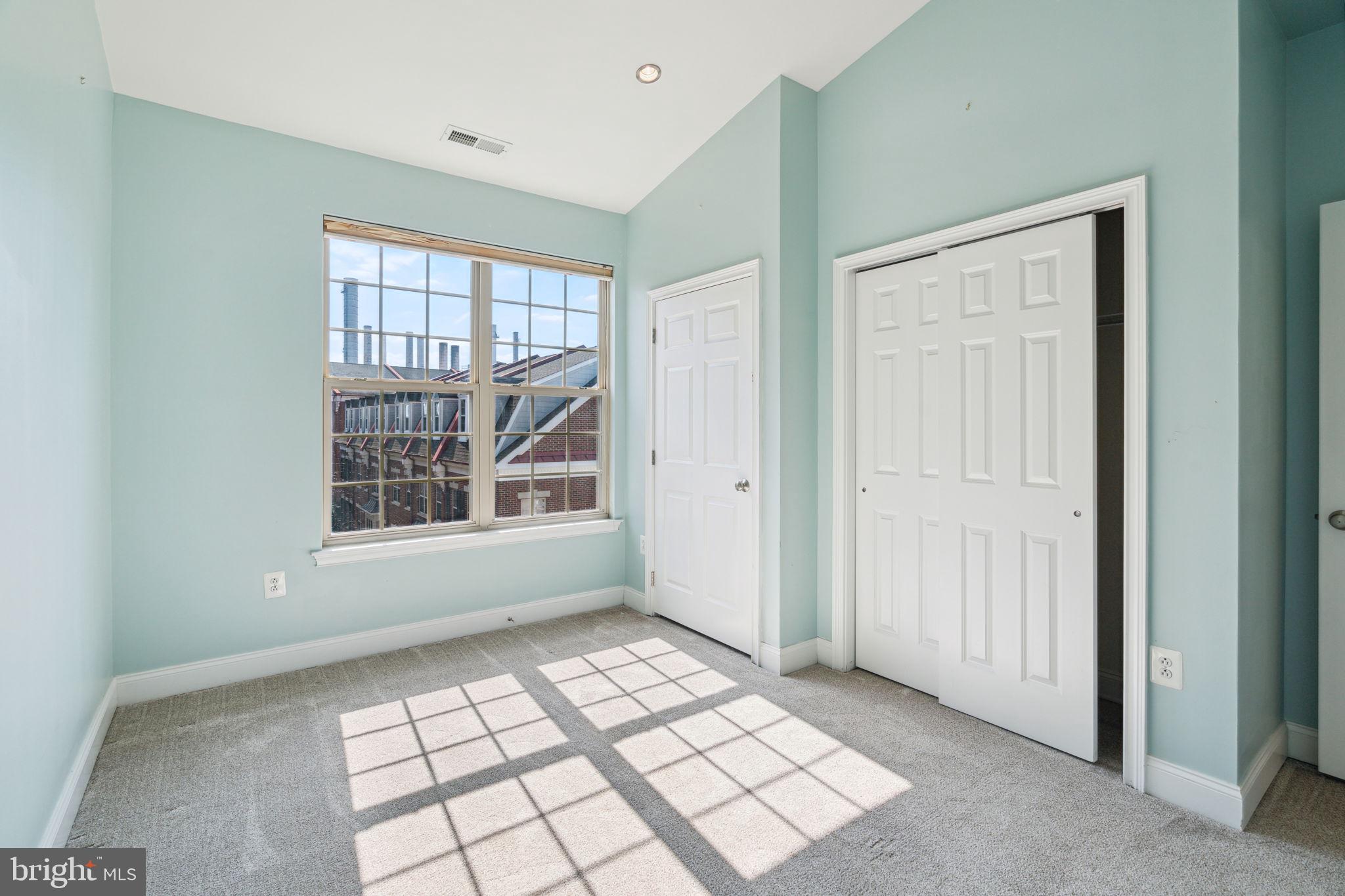 NAVAL SQUARE - Residential Lease