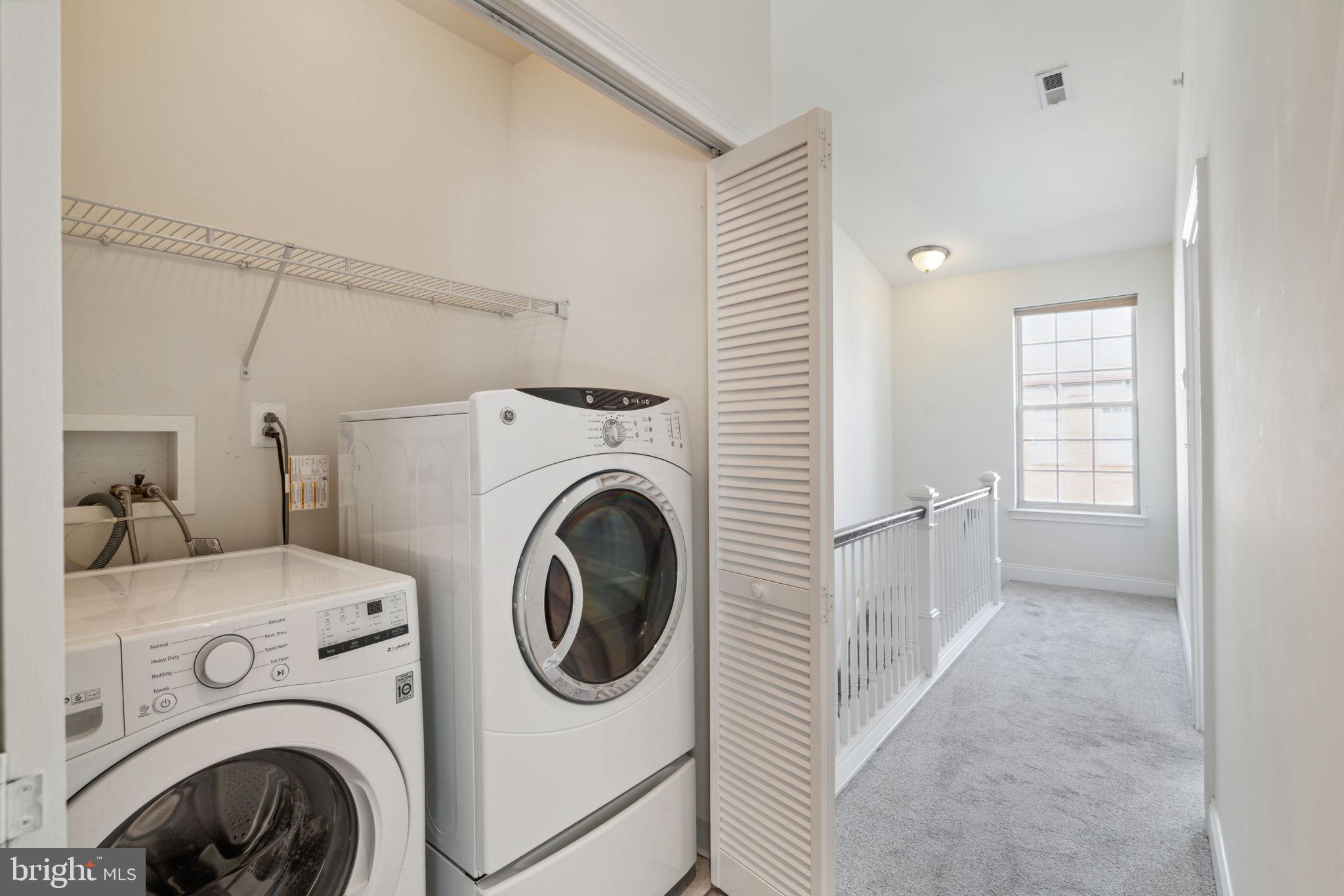 NAVAL SQUARE - Residential Lease